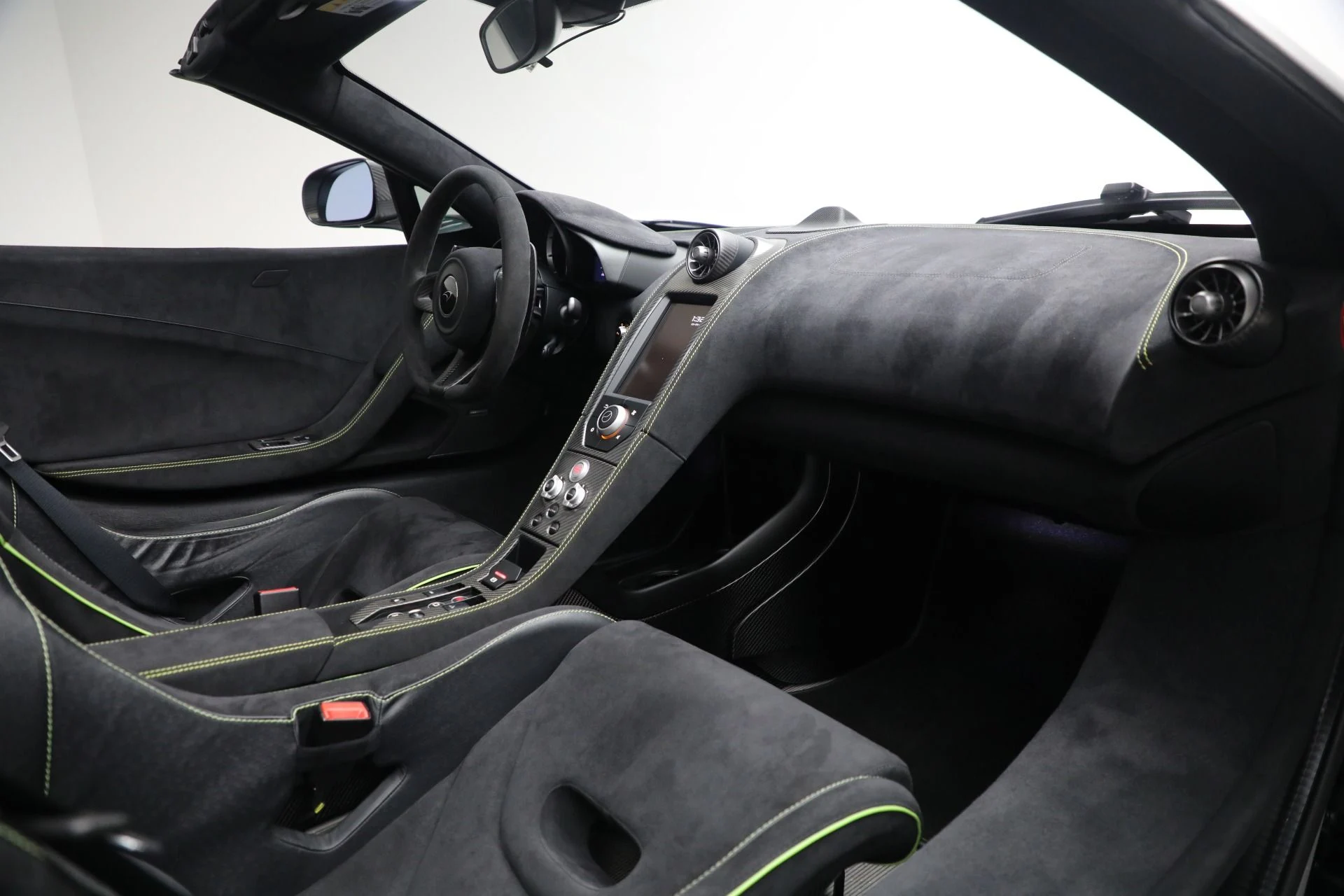mph032_1854463598_Used_2016_Mc_Laren_675_LT_Spider_414f1354b4