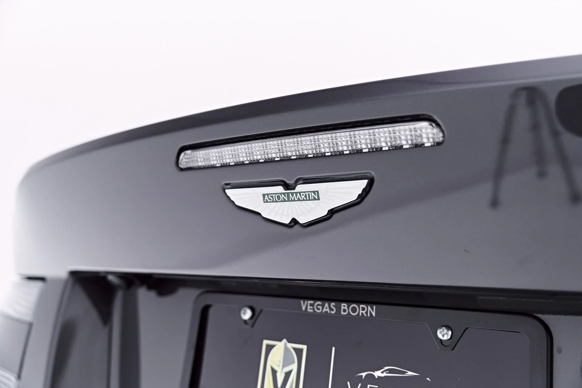 mph032_1860272161_Used_2014_Aston_Martin_DB_9_Base_1780969048_5a1322ed11