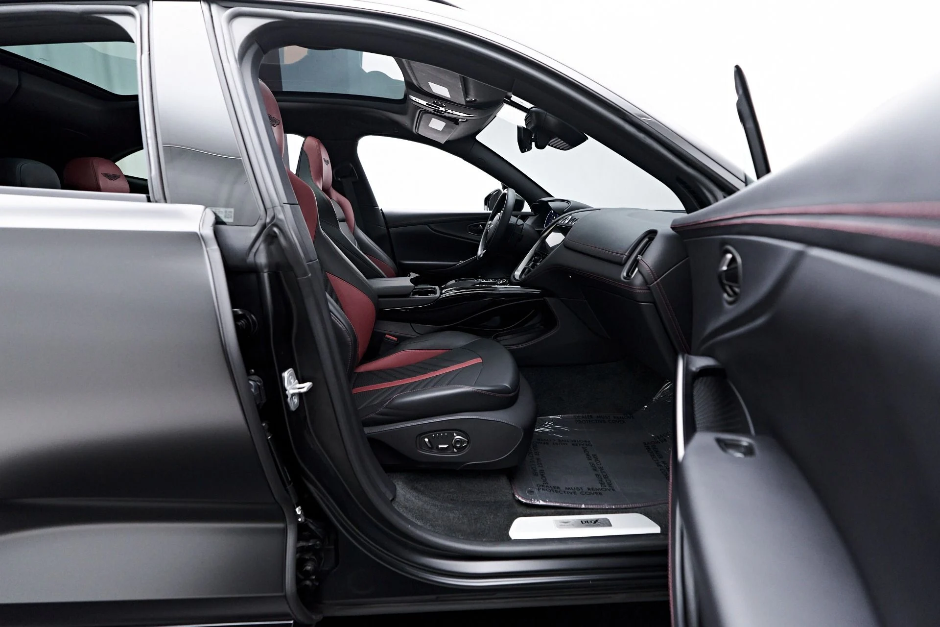 mph032_1868980373_Used_2023_Aston_Martin_DBX_707_1754786768_4905b66666