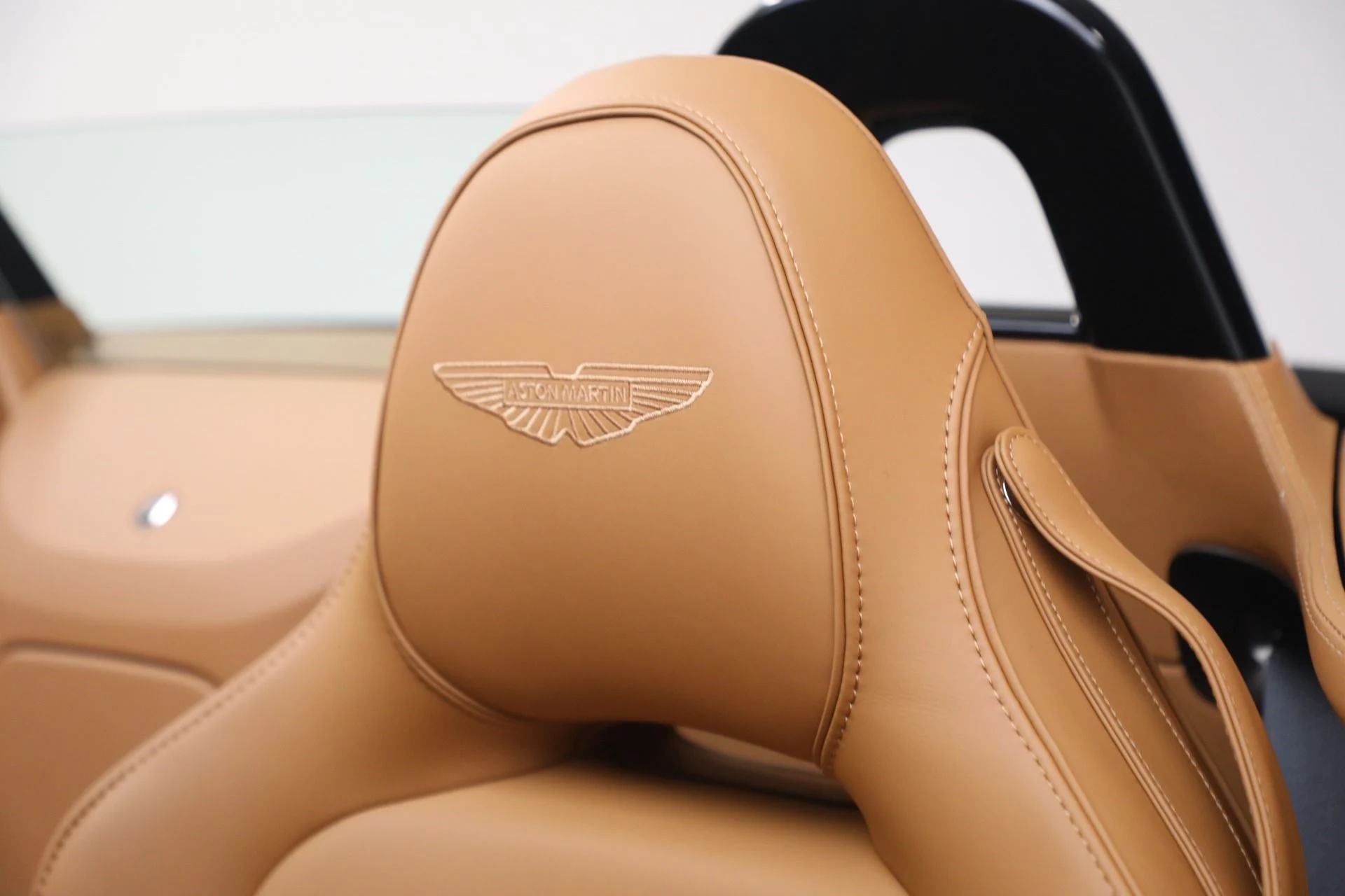 mph032_1873923725_New_2026_Aston_Martin_Vantage_Roadster_1767813695_cabd2ae274