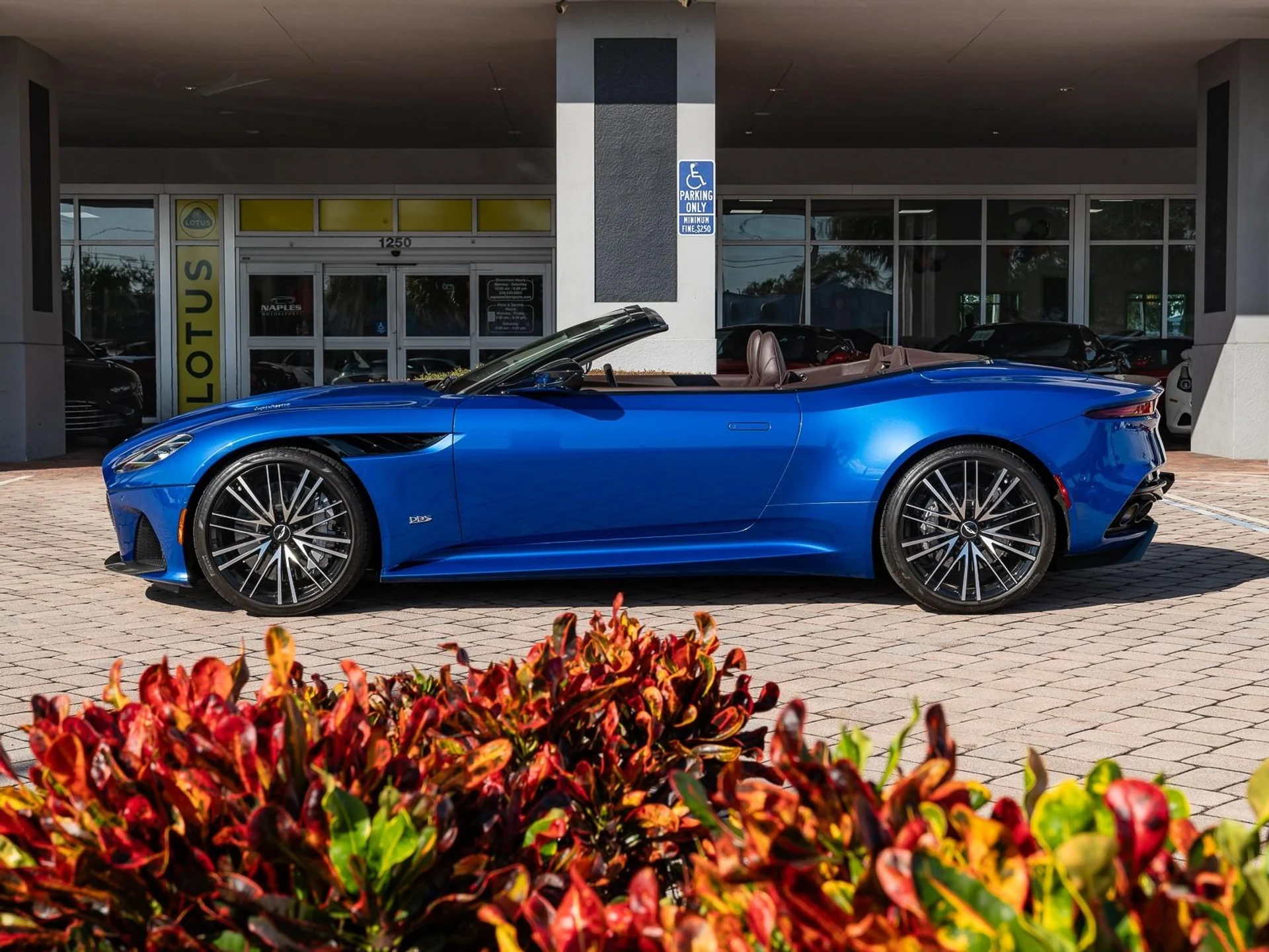 mph032_1874186784_Used_2020_Aston_Martin_DBS_Superleggera_1761685629_55b1222b73
