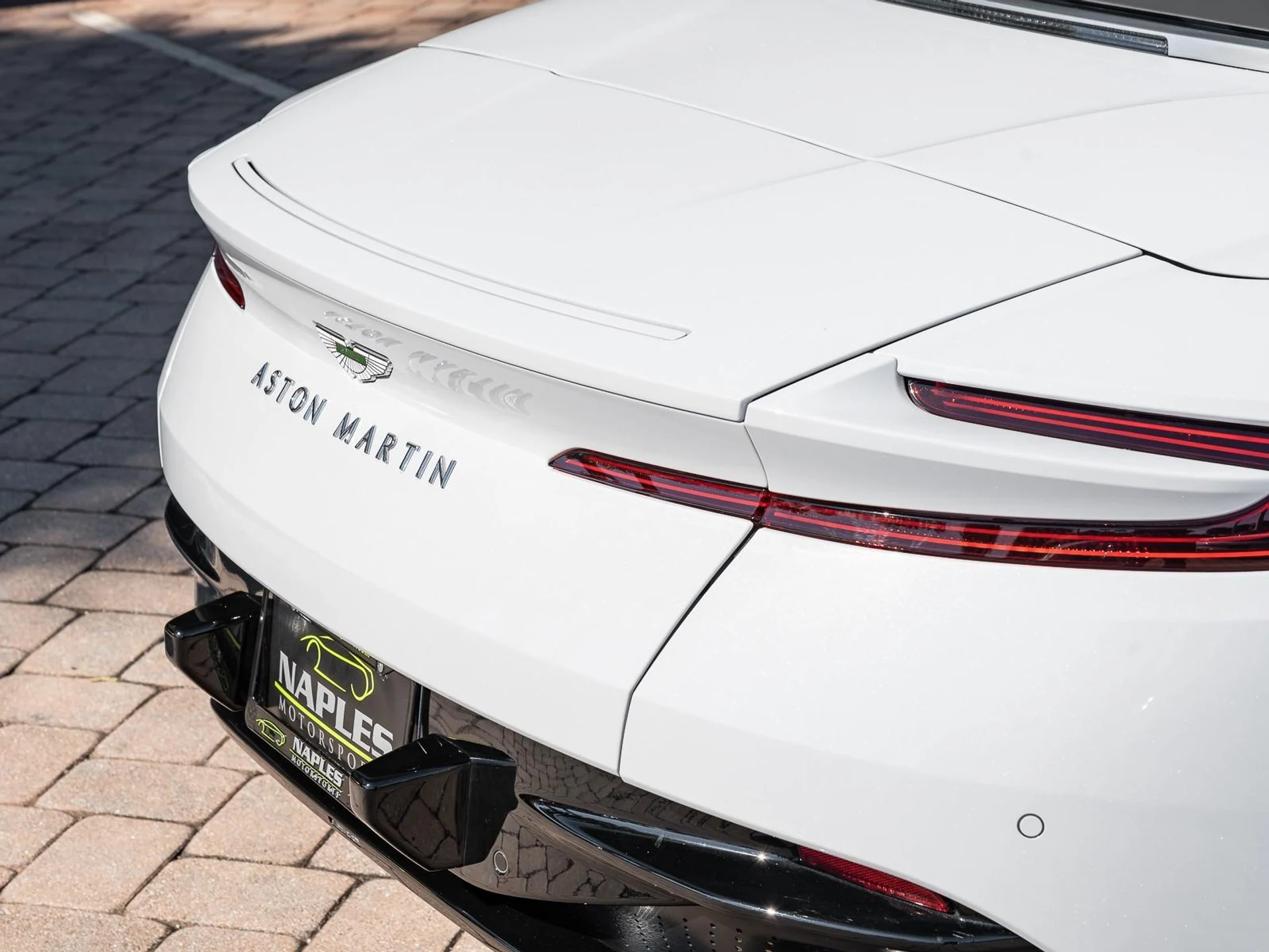 mph032_1876946539_Used_2022_Aston_Martin_DB_11_1767028112_3f4fcff387