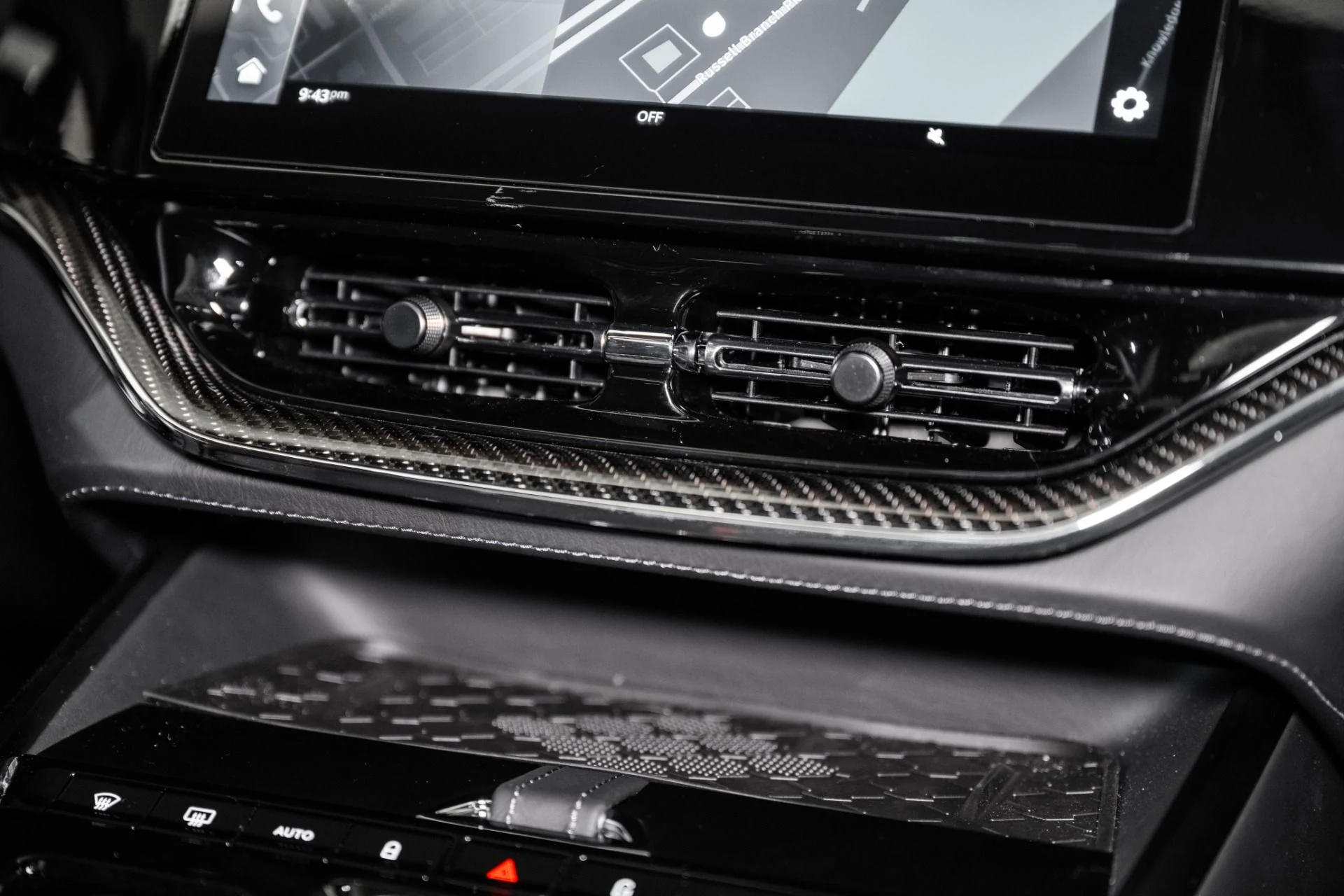 mph032_1877570144_Used_2025_Aston_Martin_DBX_707_1748959342_7394b902a9