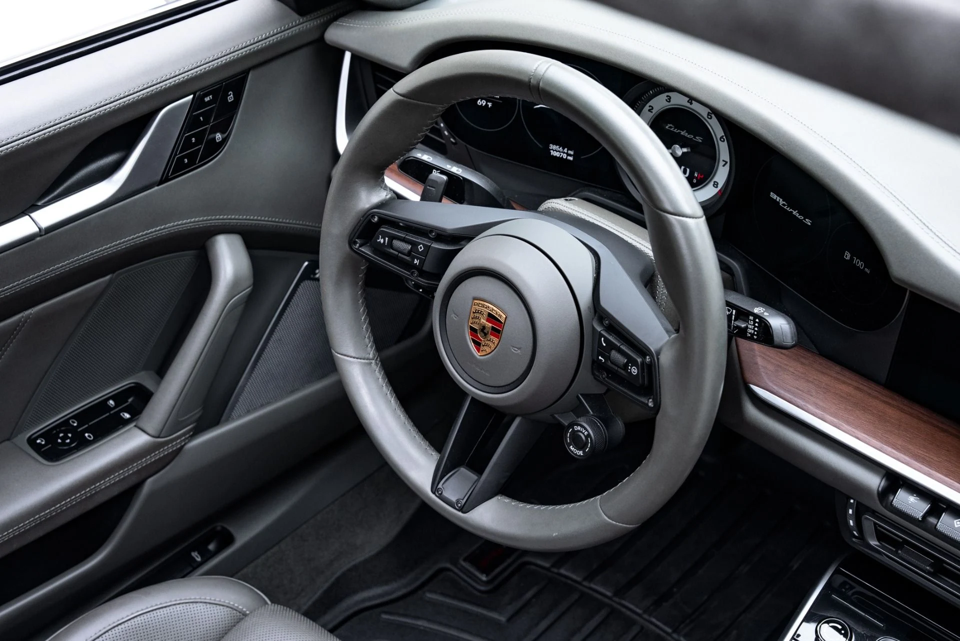 mph032_1882542319_Used_2021_Porsche_911_Turbo_S_1776281038_96a0082778