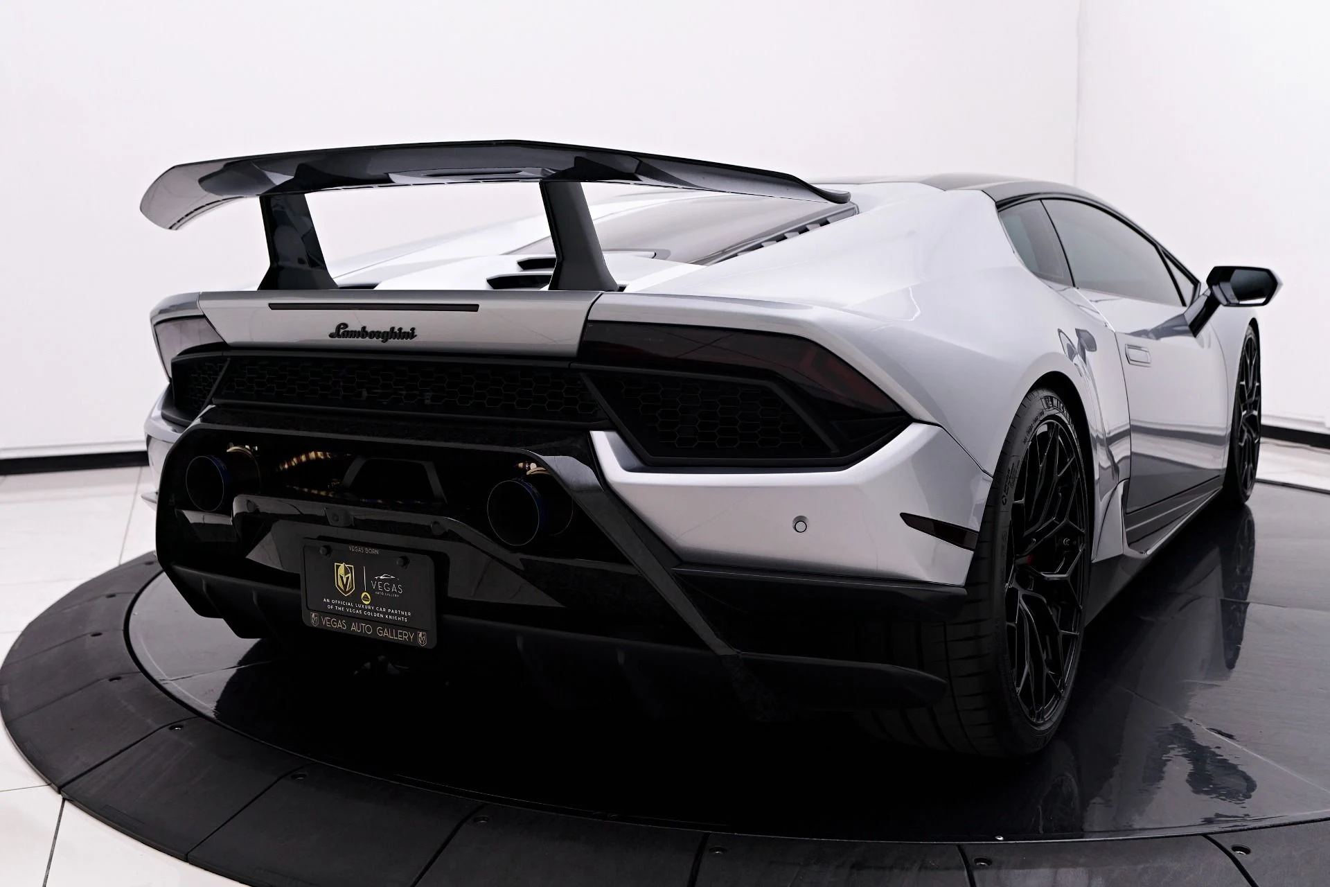 mph032_1883674594_Used_2018_Lamborghini_Huracan_Performante_1761069157_87a55ef113