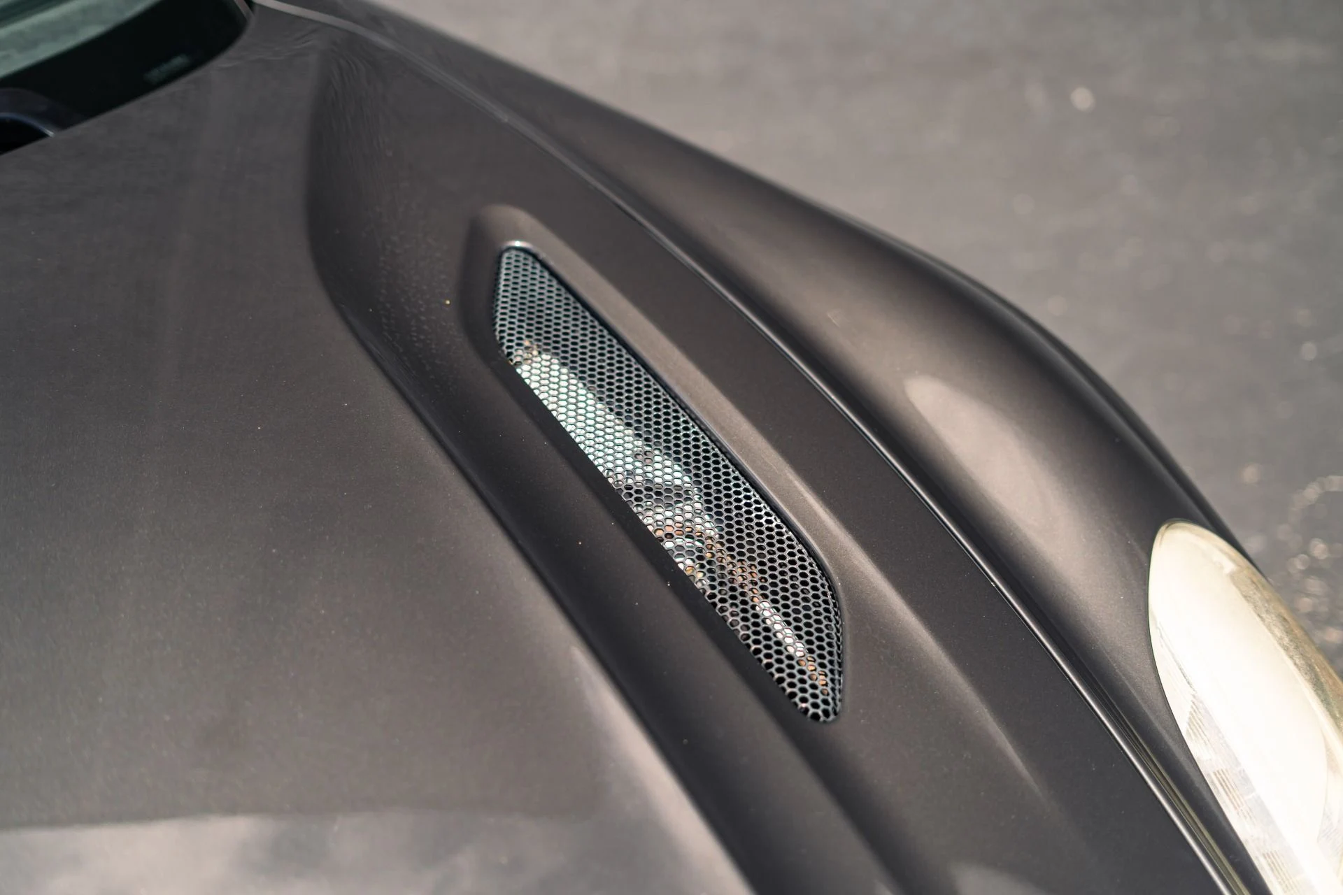 mph032_188437183_Used_2014_Aston_Martin_Vanquish_Carbon_Exterior_Package_1782856406_9aa6661096
