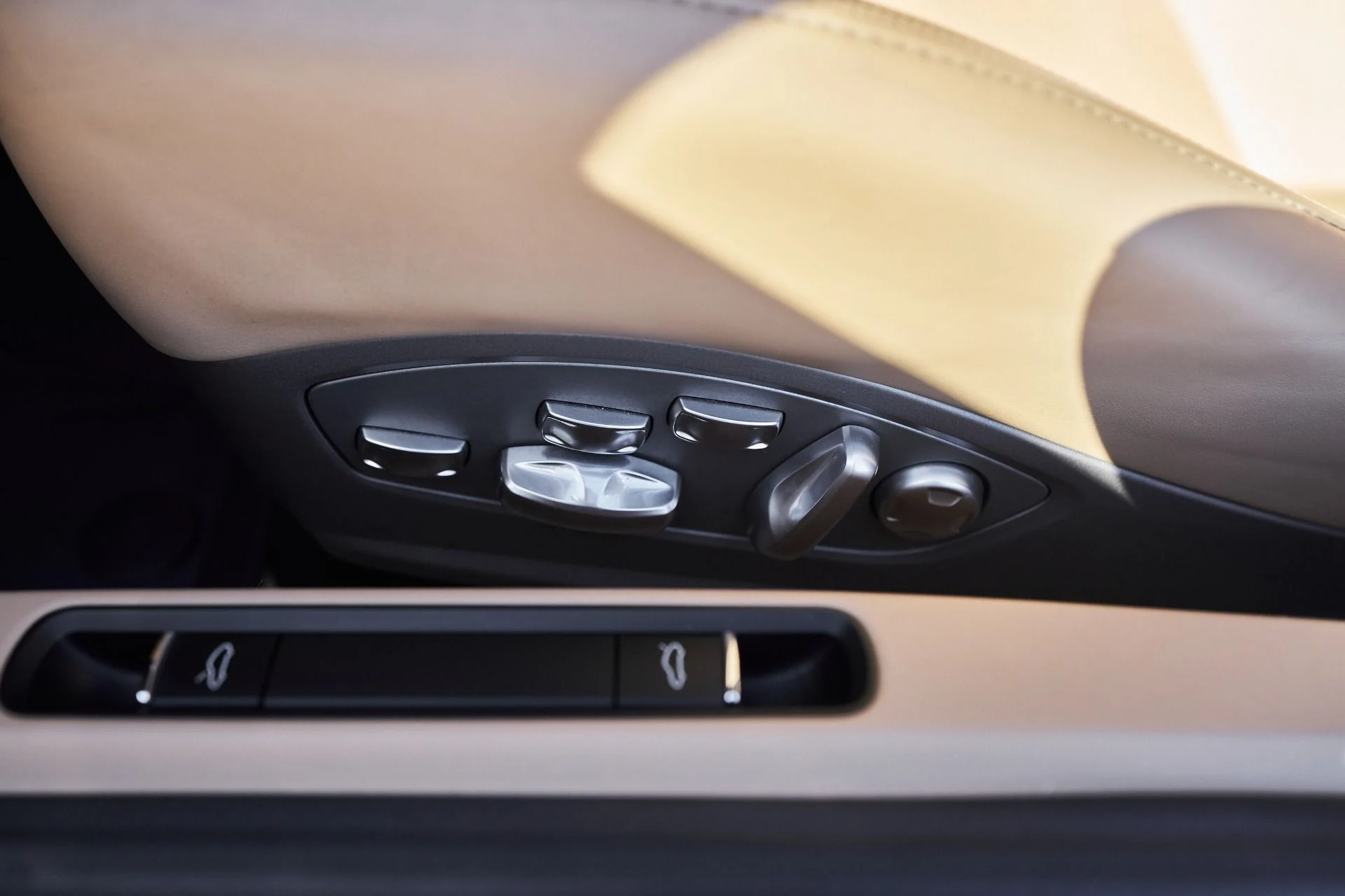 mph032_1904678955_Used_2015_Porsche_911_Turbo_S_1759451659_3843d3cda3