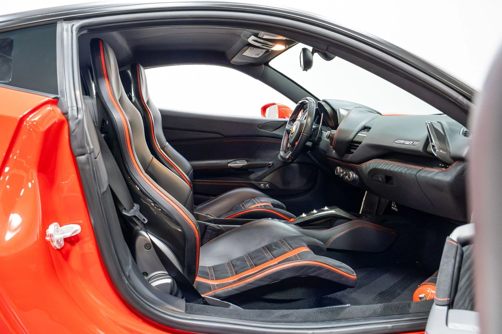 mph032_1911751503_Used_2018_Ferrari_488_GTB_1775864640_a4346bb484