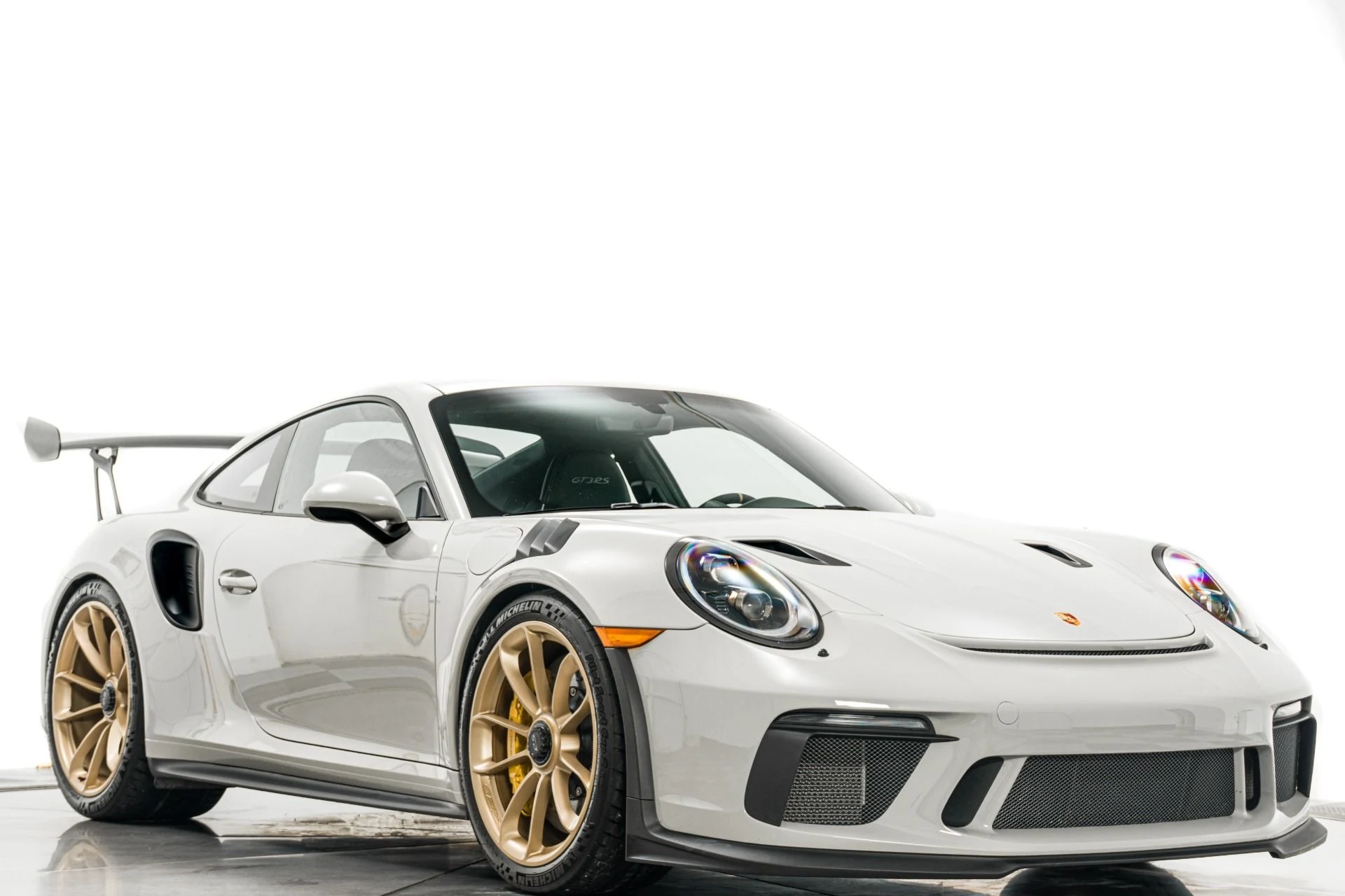 mph032_1919168986_Used_2019_Porsche_911_GT_3_RS_Carbon_Ceramic_Brakes_Carbon_Fiber_Seats_1769460443_ad5f49369c