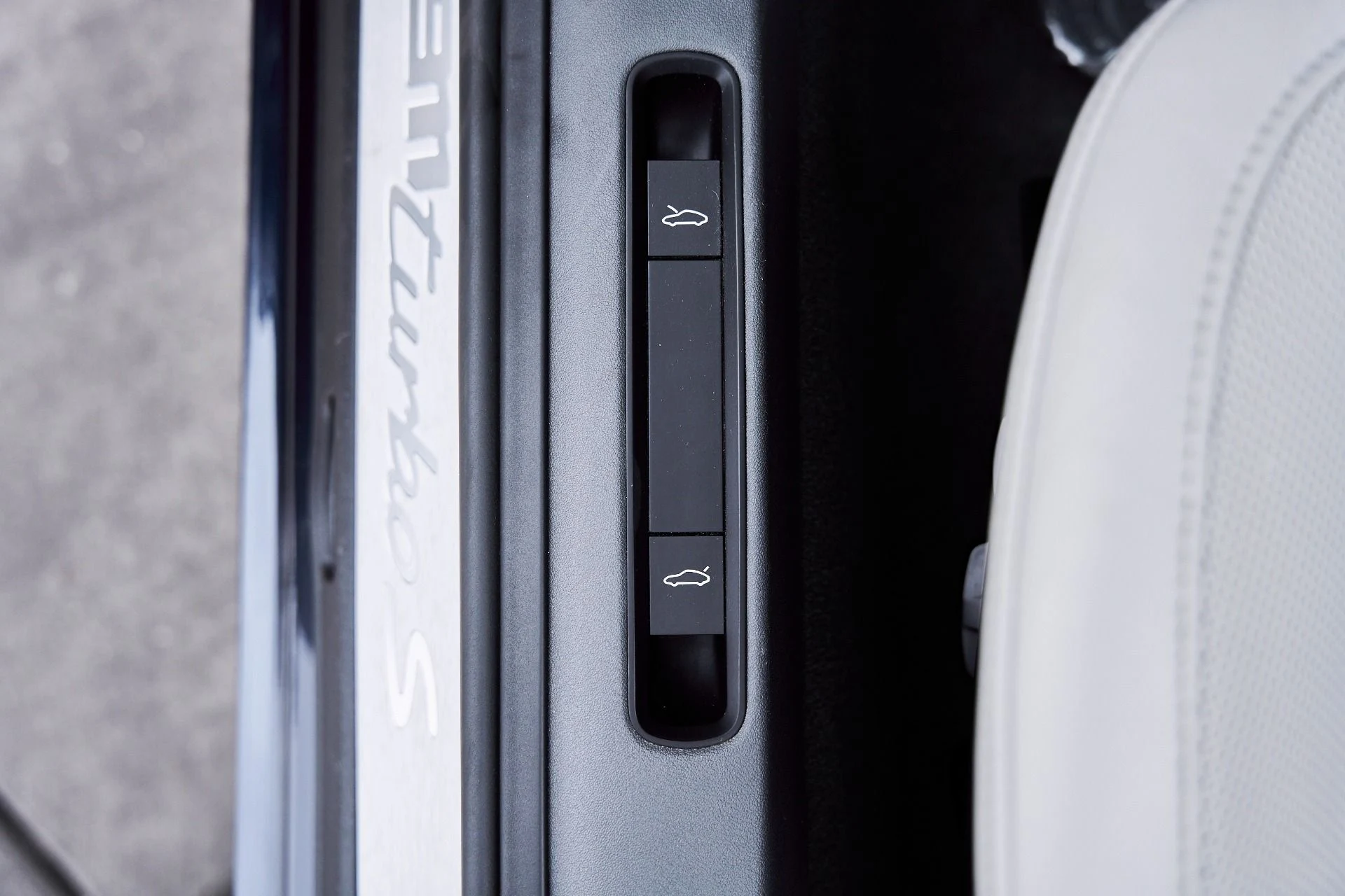 mph032_1931013777_Used_2021_Porsche_911_Turbo_S_1767217443_9039ad233f