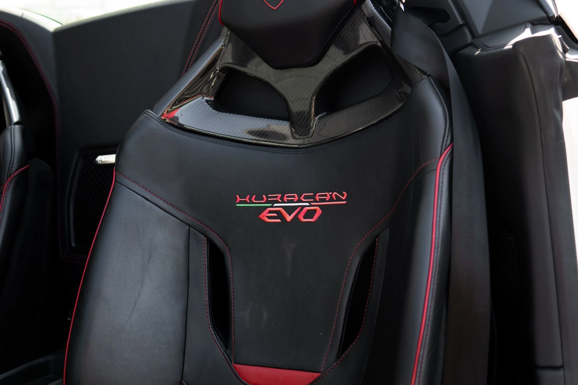 mph032_1932264464_Used_2021_Lamborghini_Huracan_EVO_Spyder_1766013013_141f7fdb5c