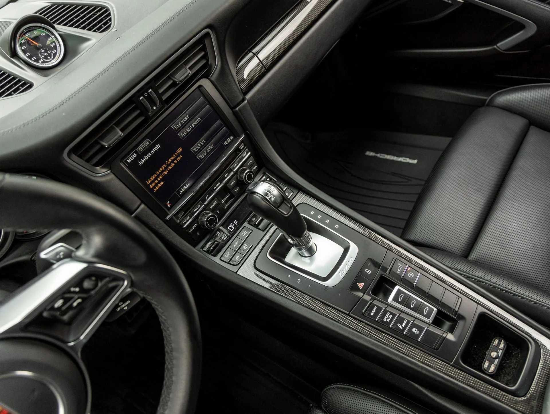 mph032_193997349_33_5832a87874