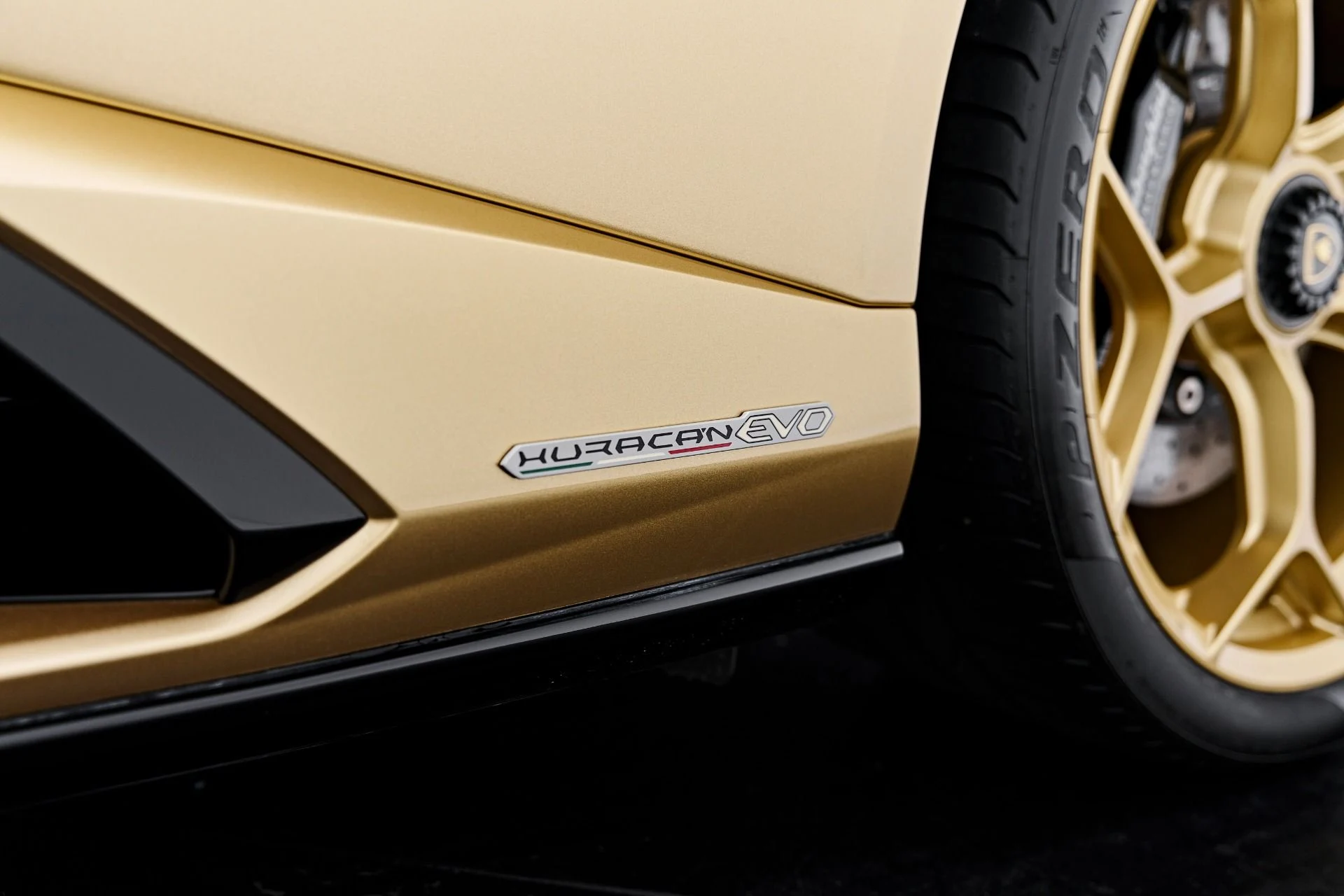 mph032_194020302_Used_2022_Lamborghini_Huracan_EVO_Base_1791315896_19238a9539