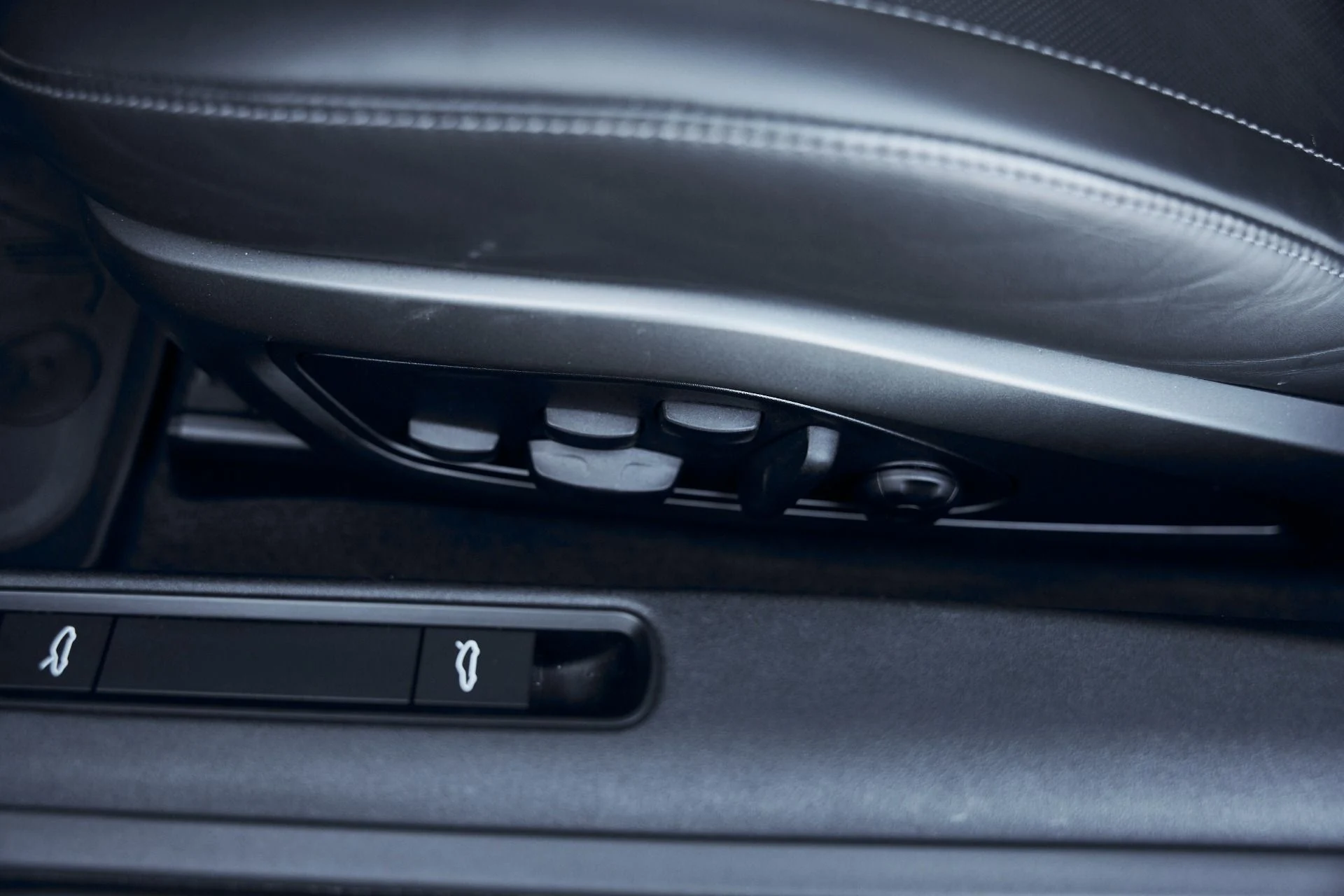 mph032_1941720463_Used_2024_Porsche_911_Turbo_1770087210_3e2dacf0e4