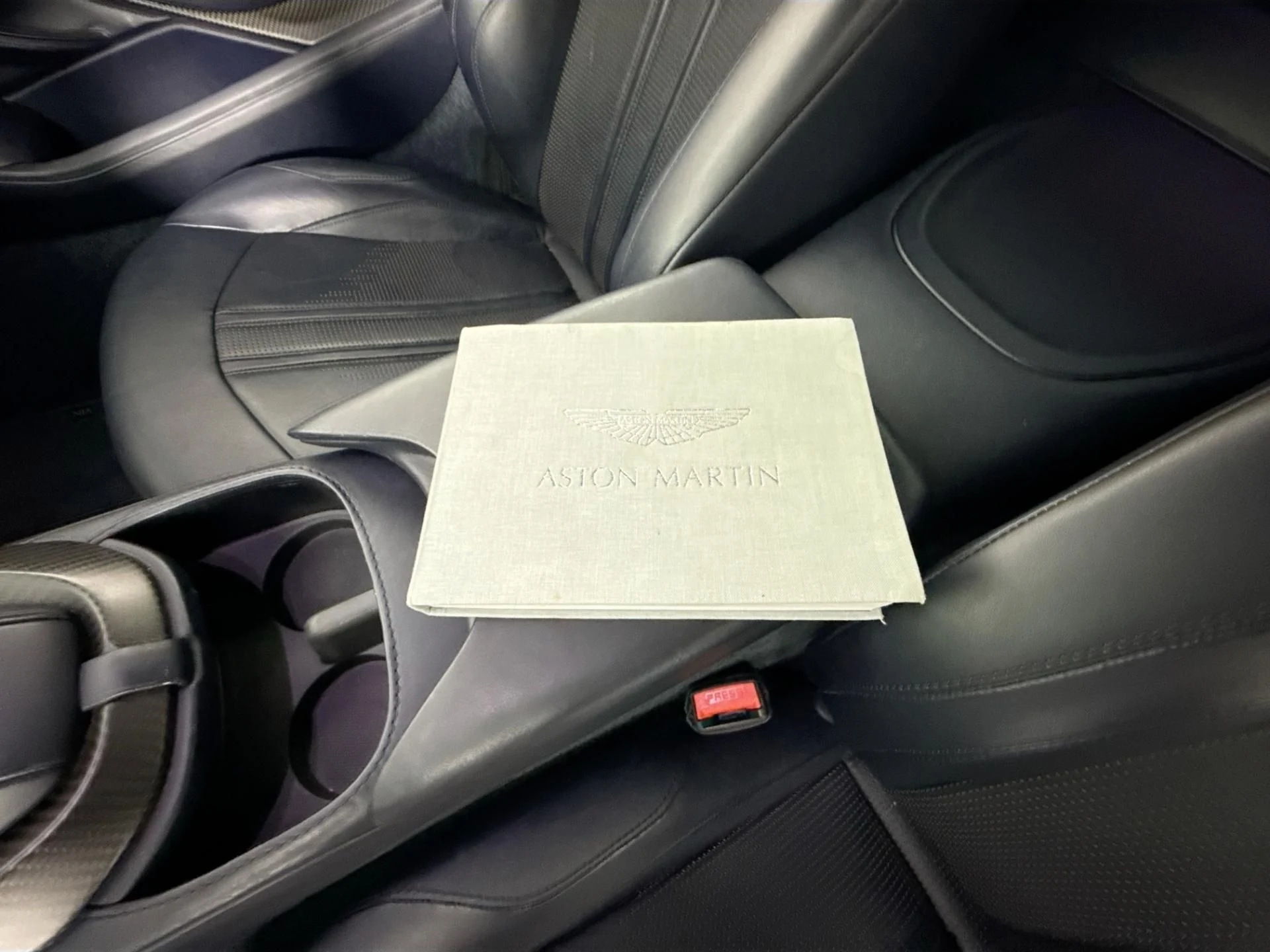 mph032_1942107993_Used_2019_Aston_Martin_Vantage_1784071680_cb7c4a208d