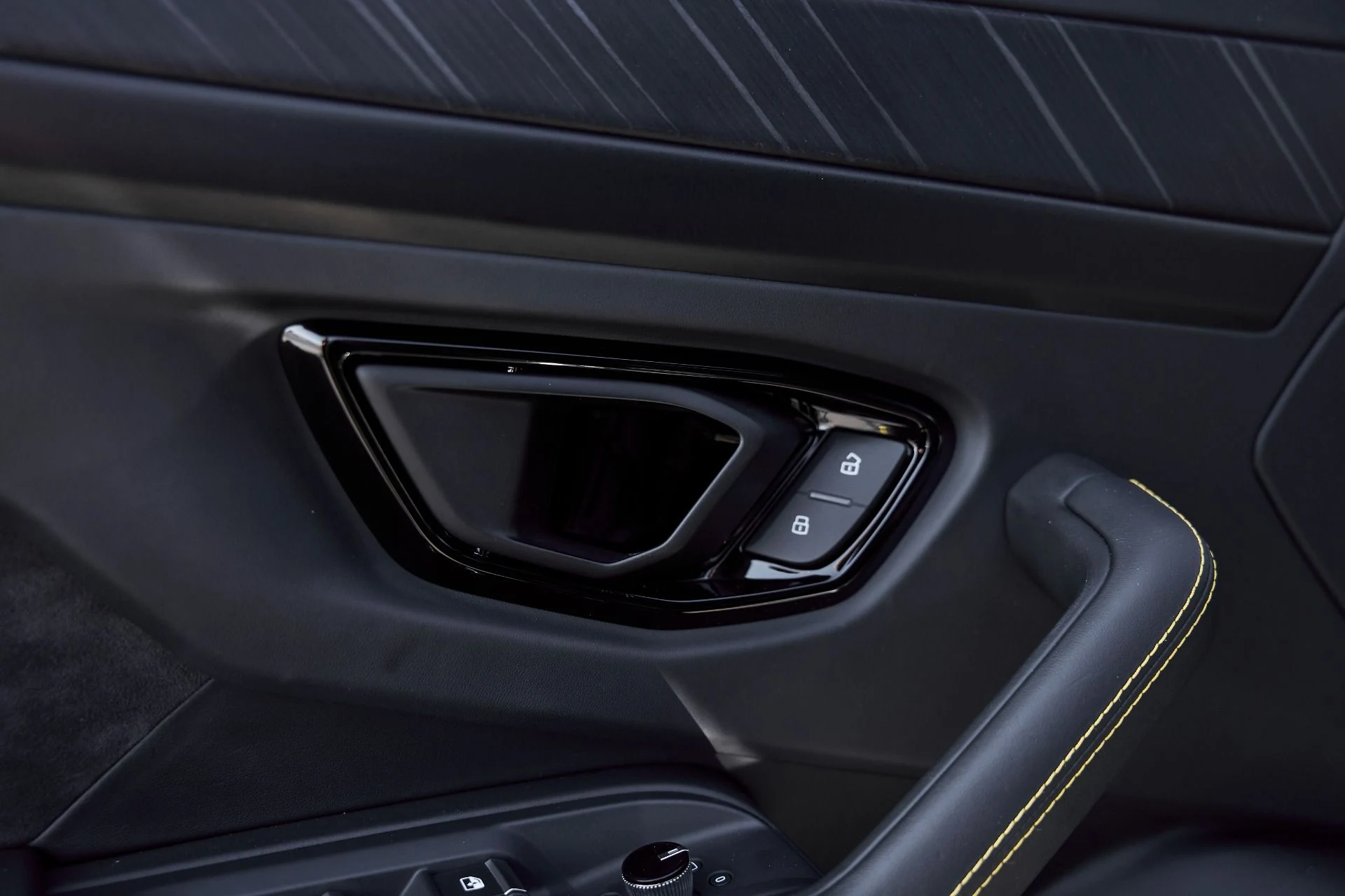 mph032_1949237711_Used_2024_Lamborghini_Urus_S_1770085869_b48b240dca