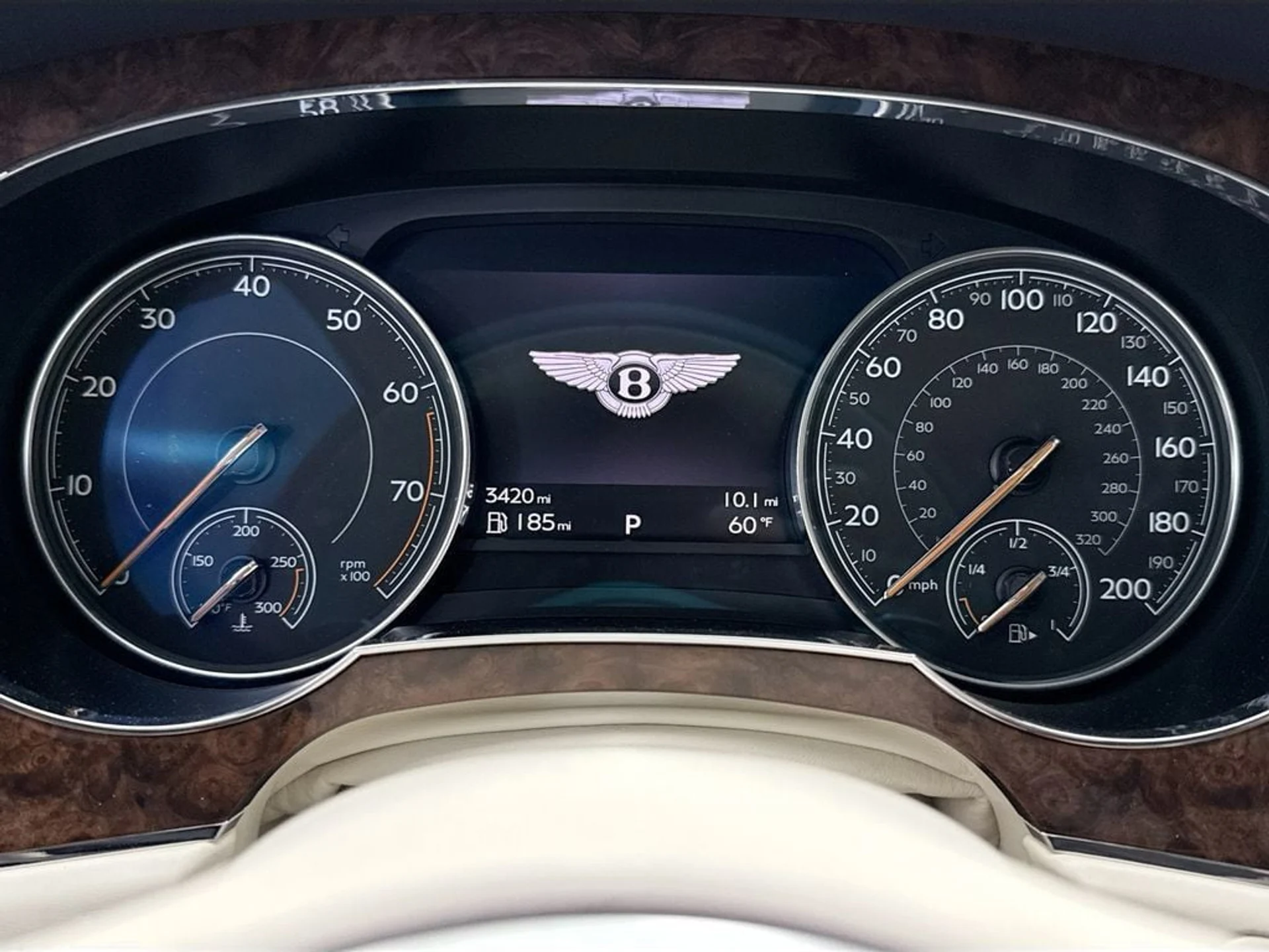 mph032_1949728696_used_2018_bentley_bentayga_8119_23013239_33_1024_4f64e3fbc4