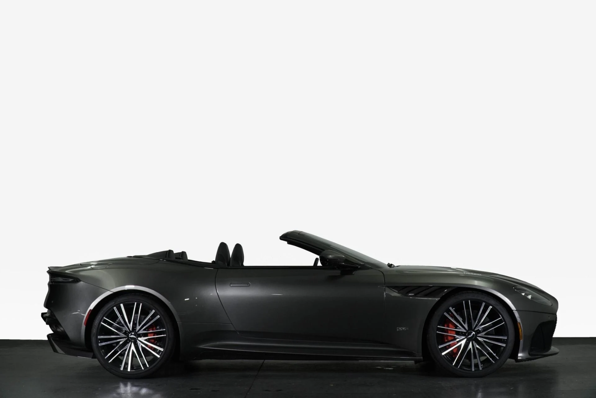 mph032_1952154436_Used_2020_Aston_Martin_DBS_Superleggera_1765307997_90e5fec0c2