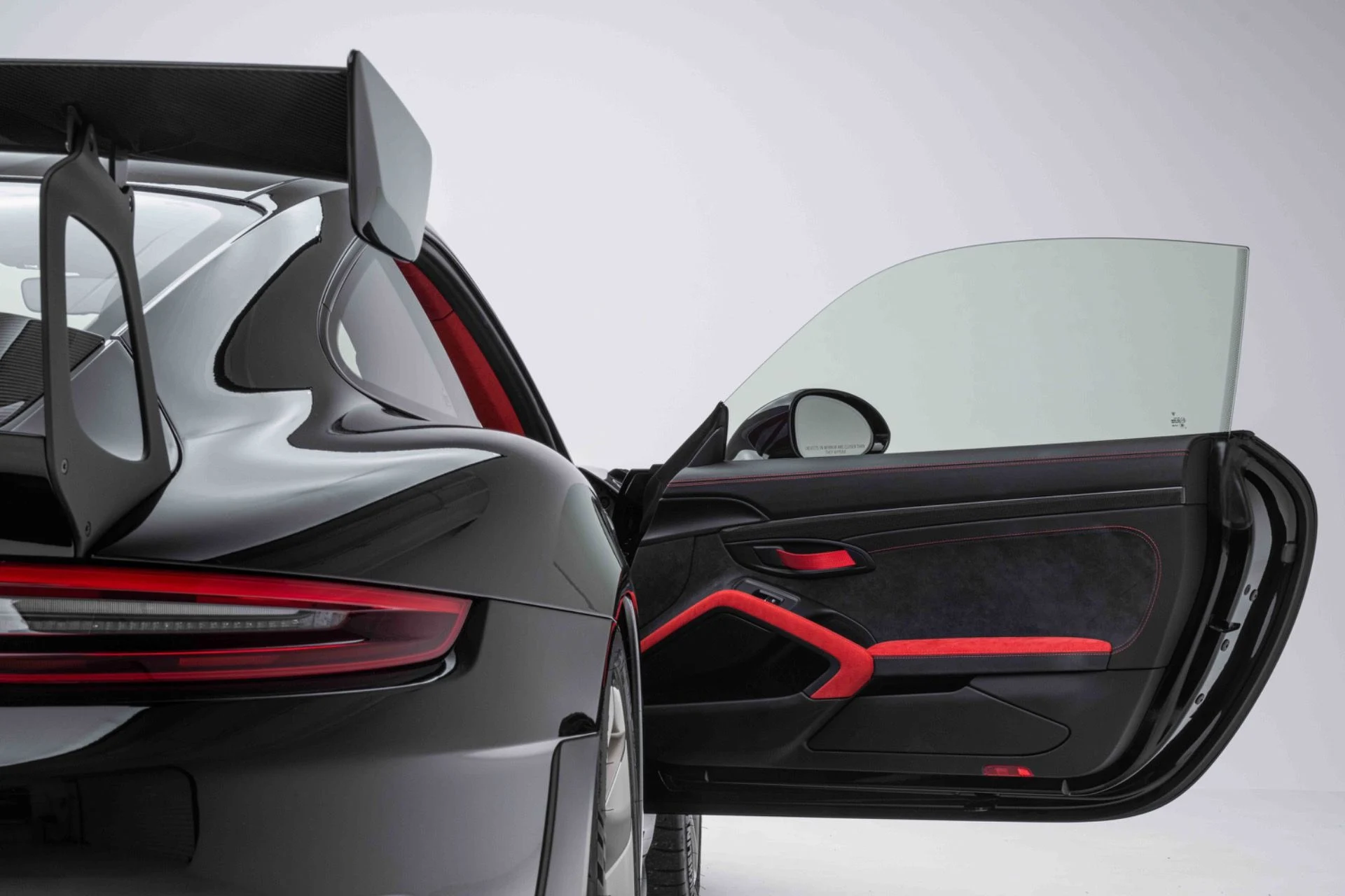 mph032_1968591243_Used_2018_Porsche_911_GT_2_RS_1774025661_c61d7d988f