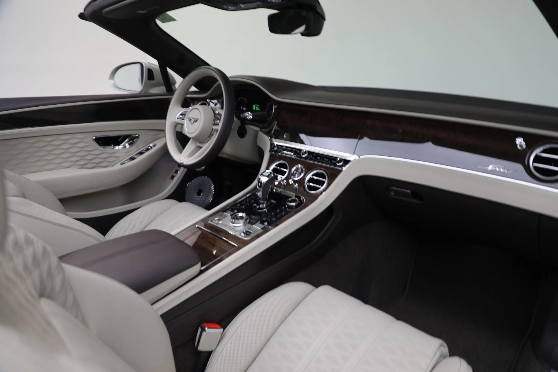 mph032_1969258928_New_2025_Bentley_Continental_GTC_Speed_b8154cb5ee