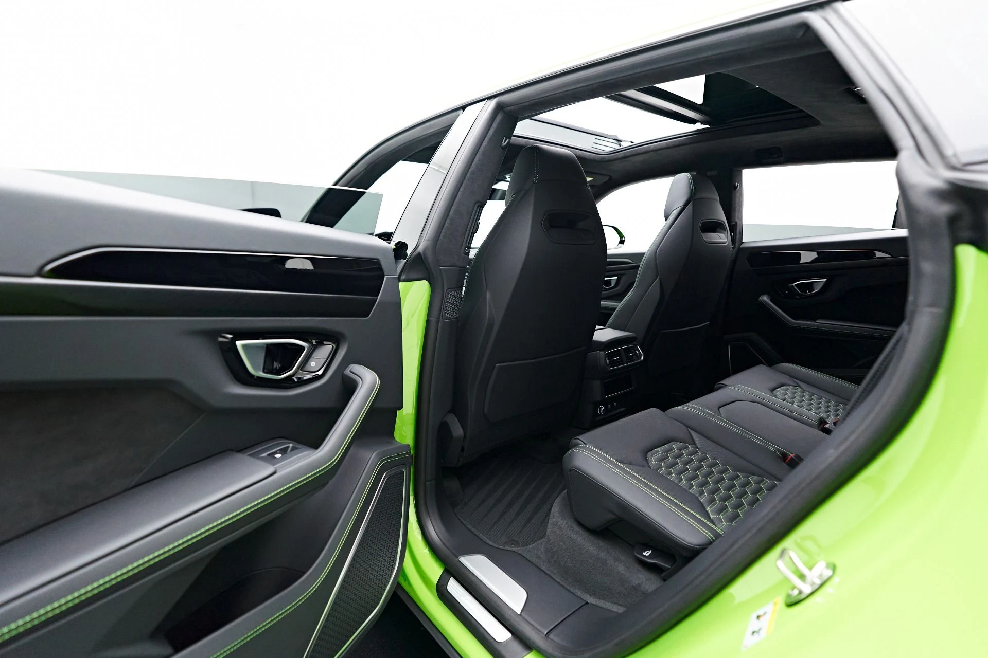 mph032_1971183404_Used_2023_Lamborghini_Urus_S_1692657144_db7072bbc1