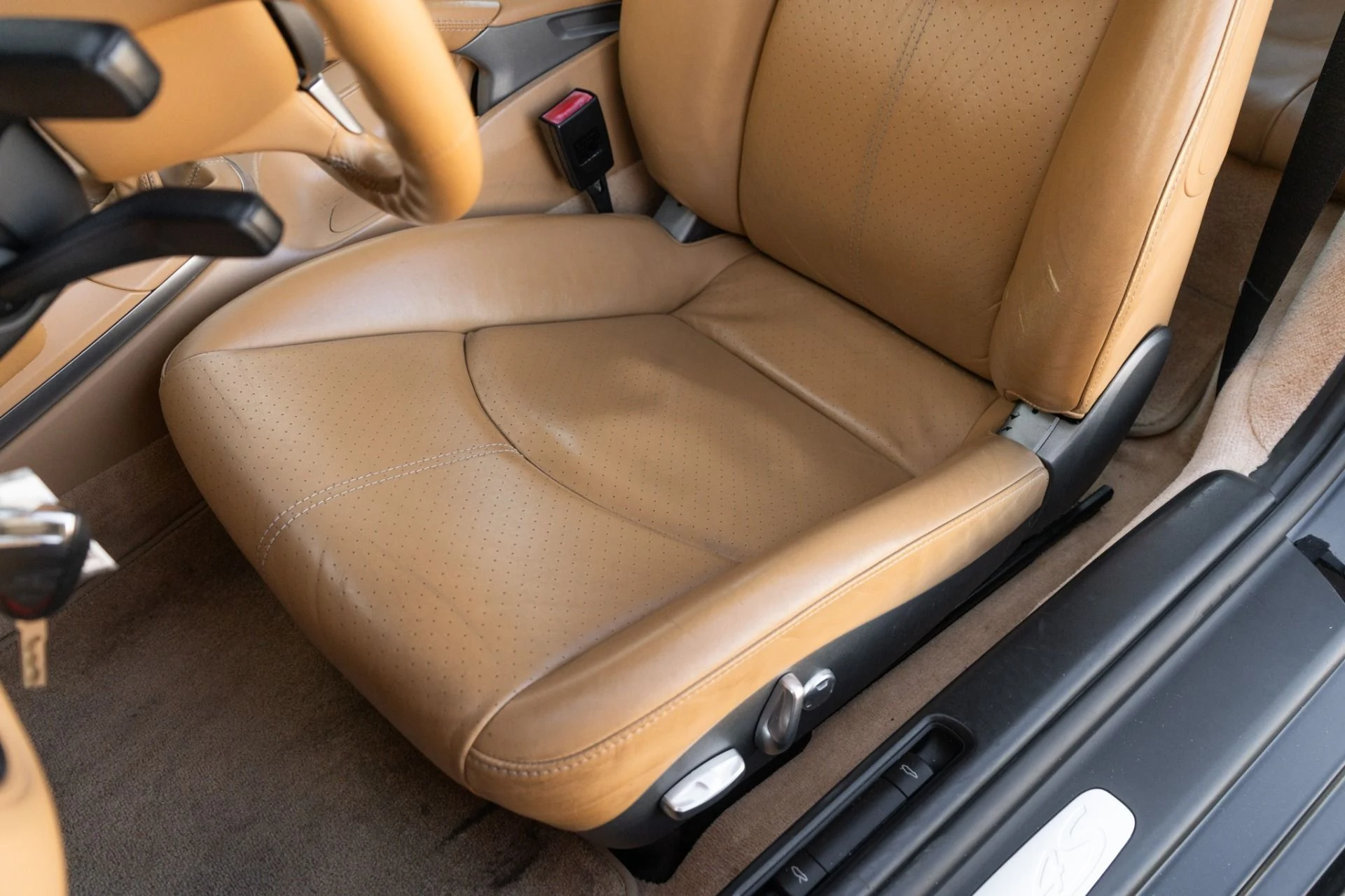 mph032_1971807991_Used_2006_Porsche_911_Carrera_4_S_1765481639_4edf5d4ab5