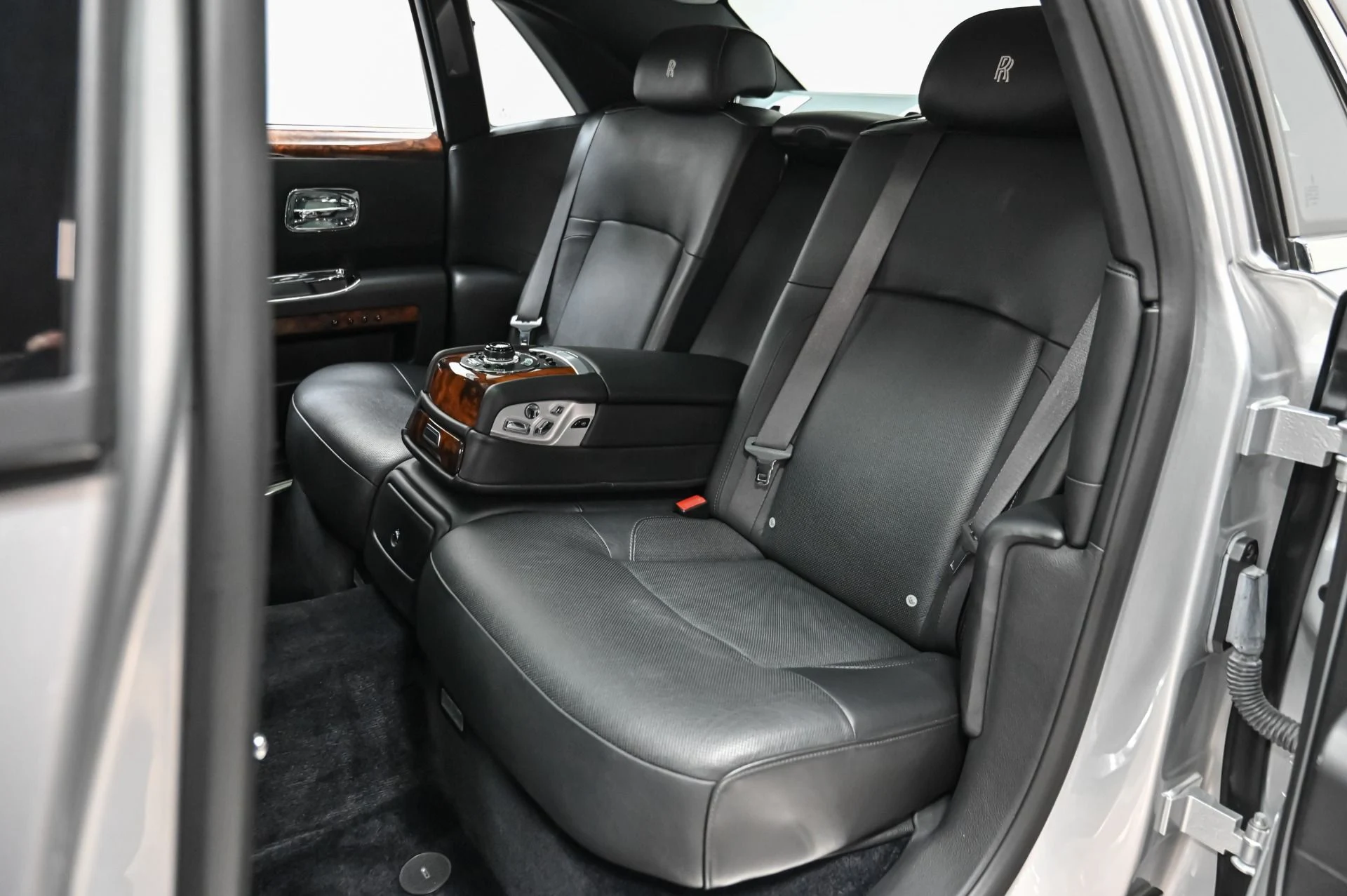 mph032_1972540879_Used_2012_Rolls_Royce_Ghost_1757528739_8ac8d14d4f