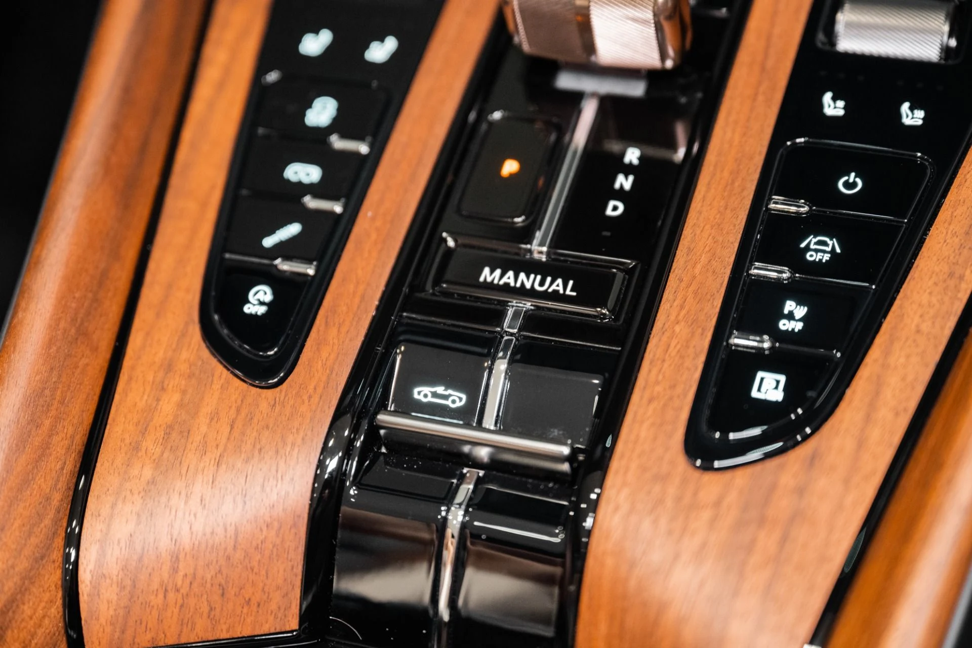 mph032_1973591307_New_2026_Aston_Martin_DB_12_Volante_1772211091_494e2bc96e