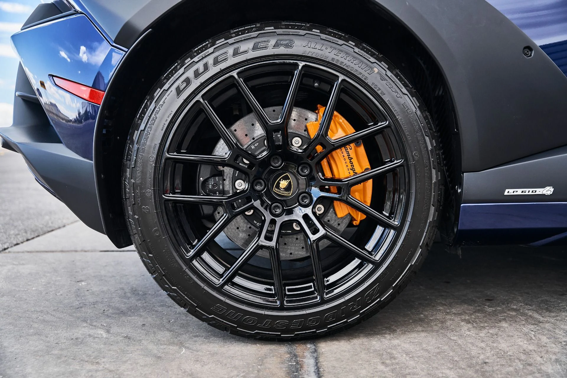 mph032_1986114977_Used_2023_Lamborghini_Huracan_Sterrato_Base_1780101754_962172bd78