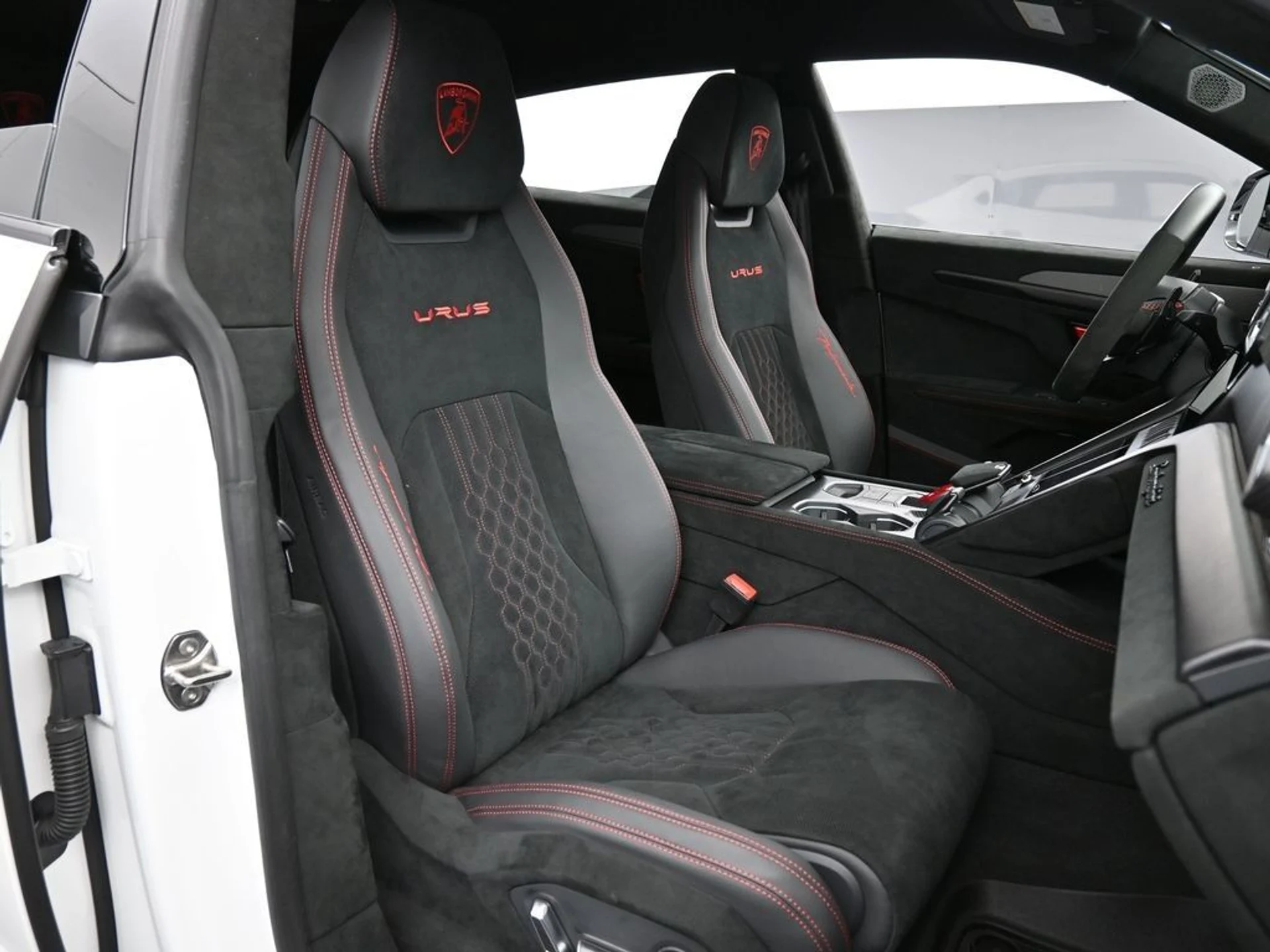 mph032_1990931849_image_32_55115b1566