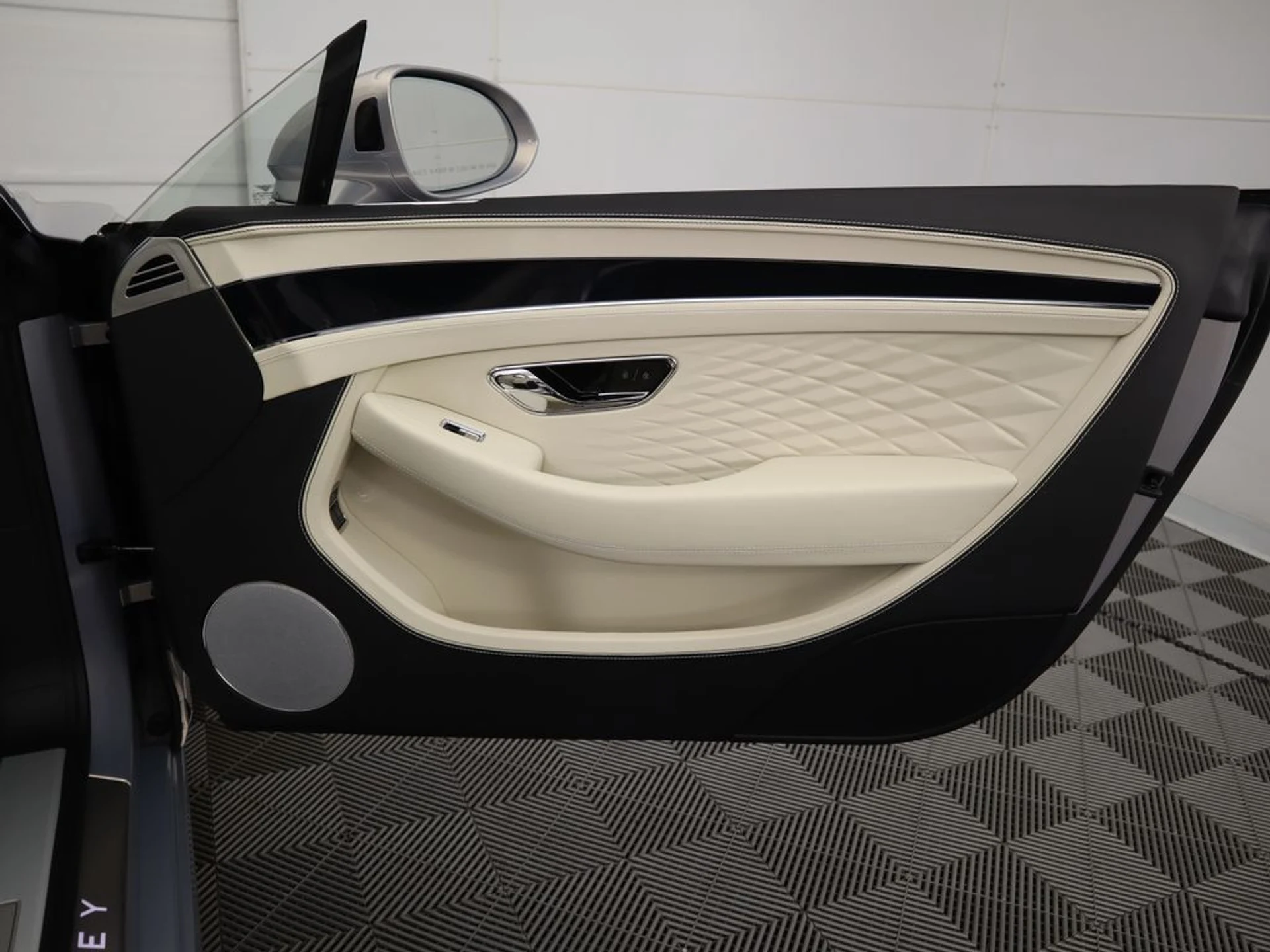 mph032_1992682326_new_2026_bentley_continental_gtc_8119_22950938_33_1024_56f669f4c0