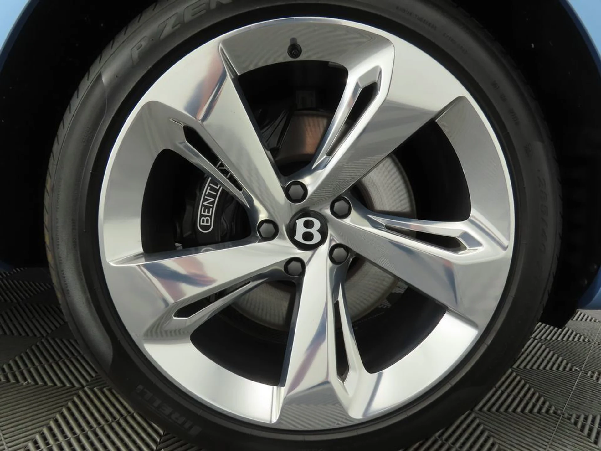 mph032_1997910007_new_2025_bentley_bentayga_v8awd_8119_22909990_33_1024_a6dd964bad