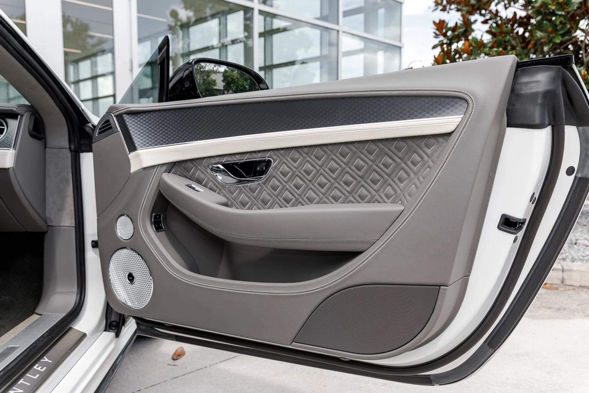 mph032_2000850756_492d7261a567bdd91fcc9c7b1234e41bx_6c212e1112