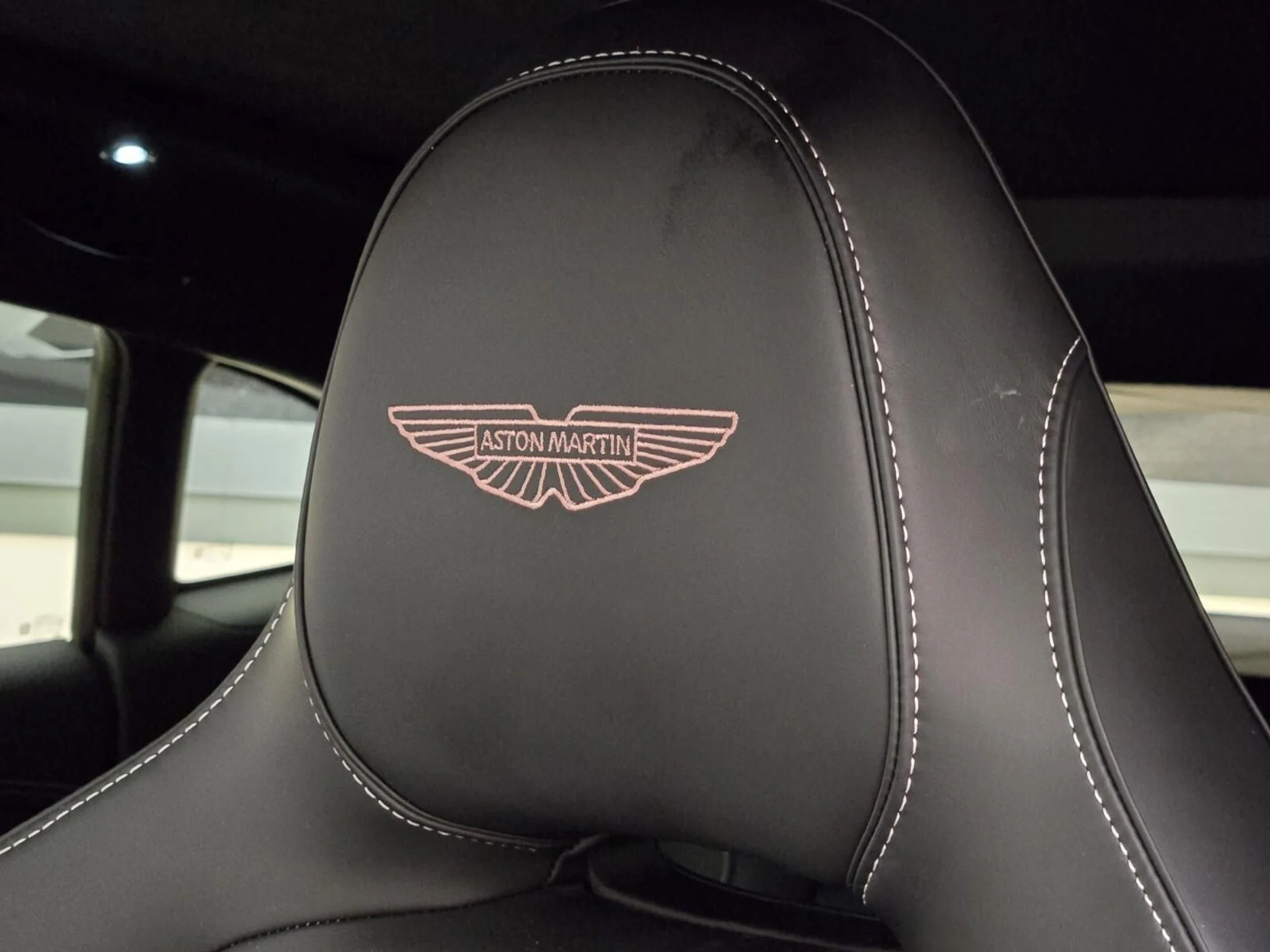 mph032_2000941309_New_2025_Aston_Martin_DBX_707_1753162769_52a79e8af1