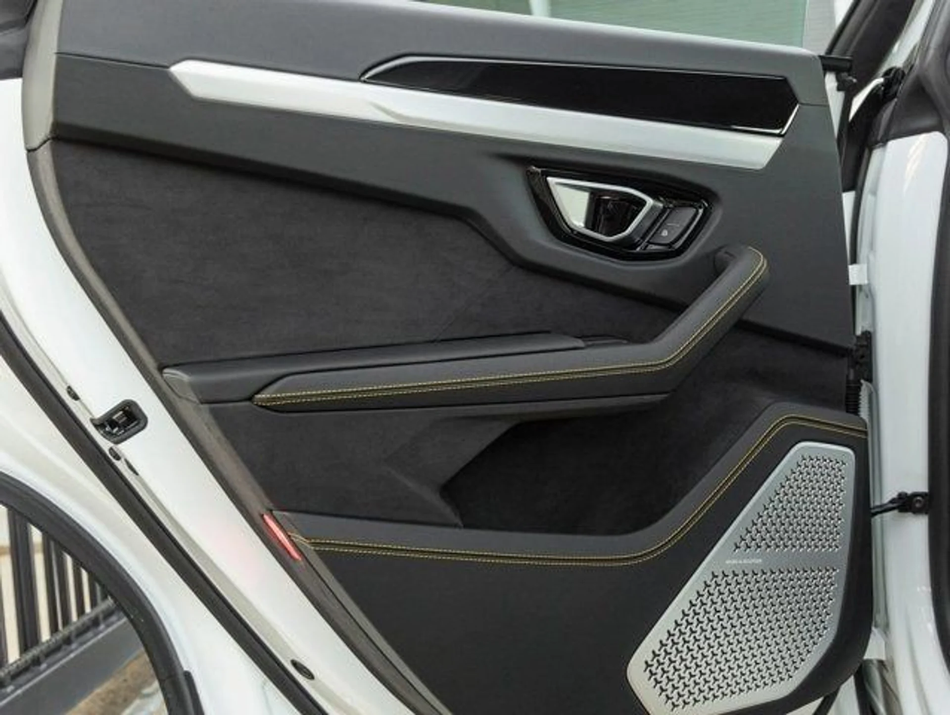 mph032_2003616689_33_b76772a4f2