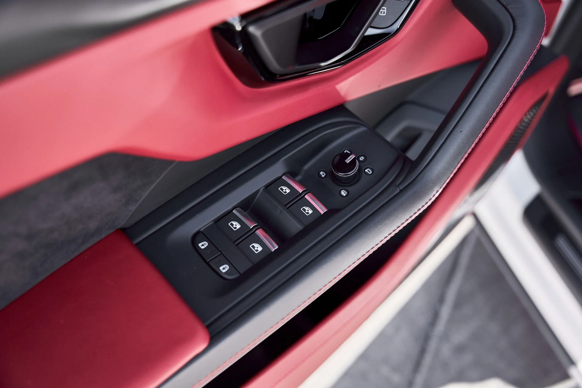 mph032_2008043958_Used_2024_Lamborghini_Urus_S_1769733252_cab34b6d2c