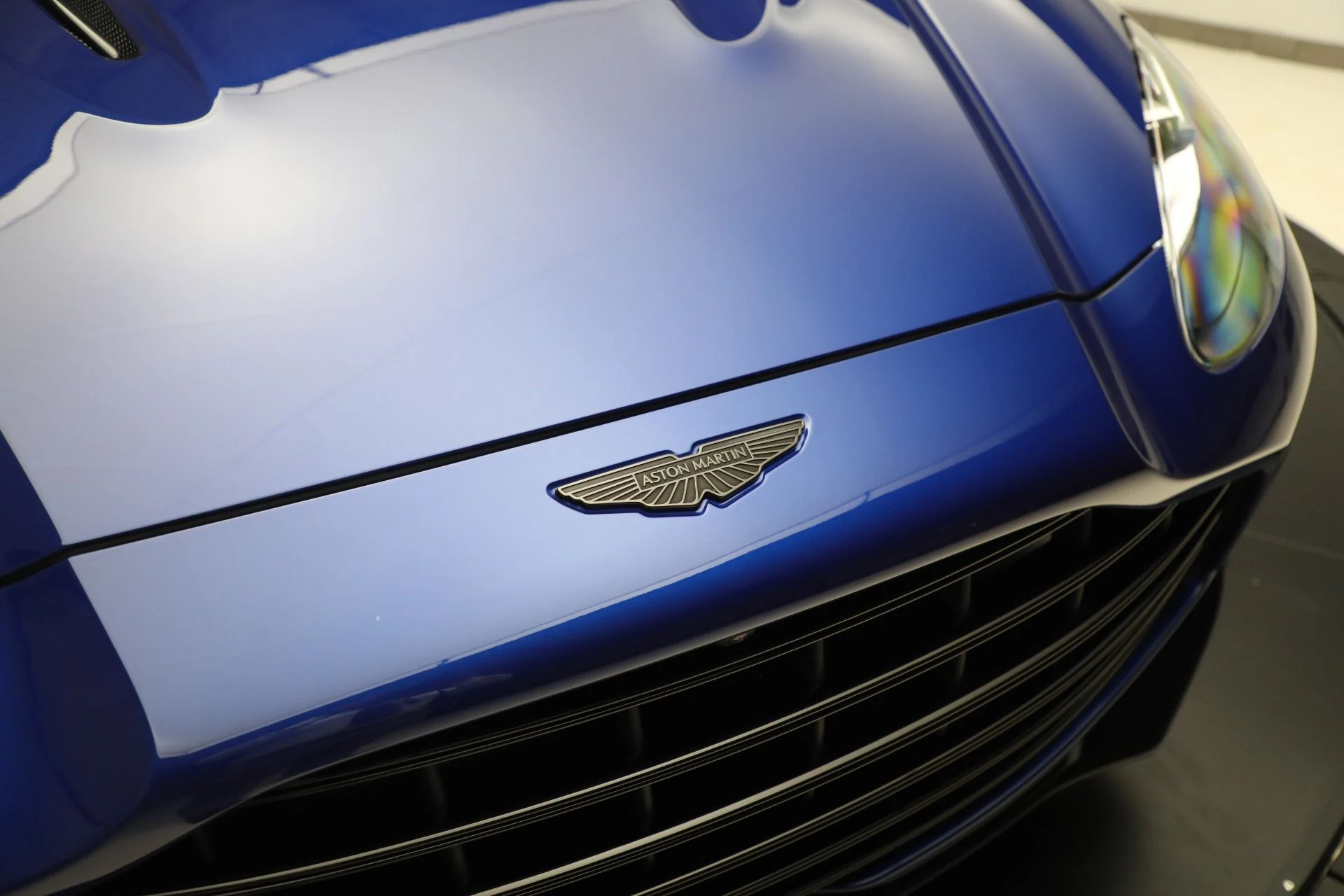 mph032_2009303906_New_2025_Aston_Martin_DBX_707_707_8a47030cf3