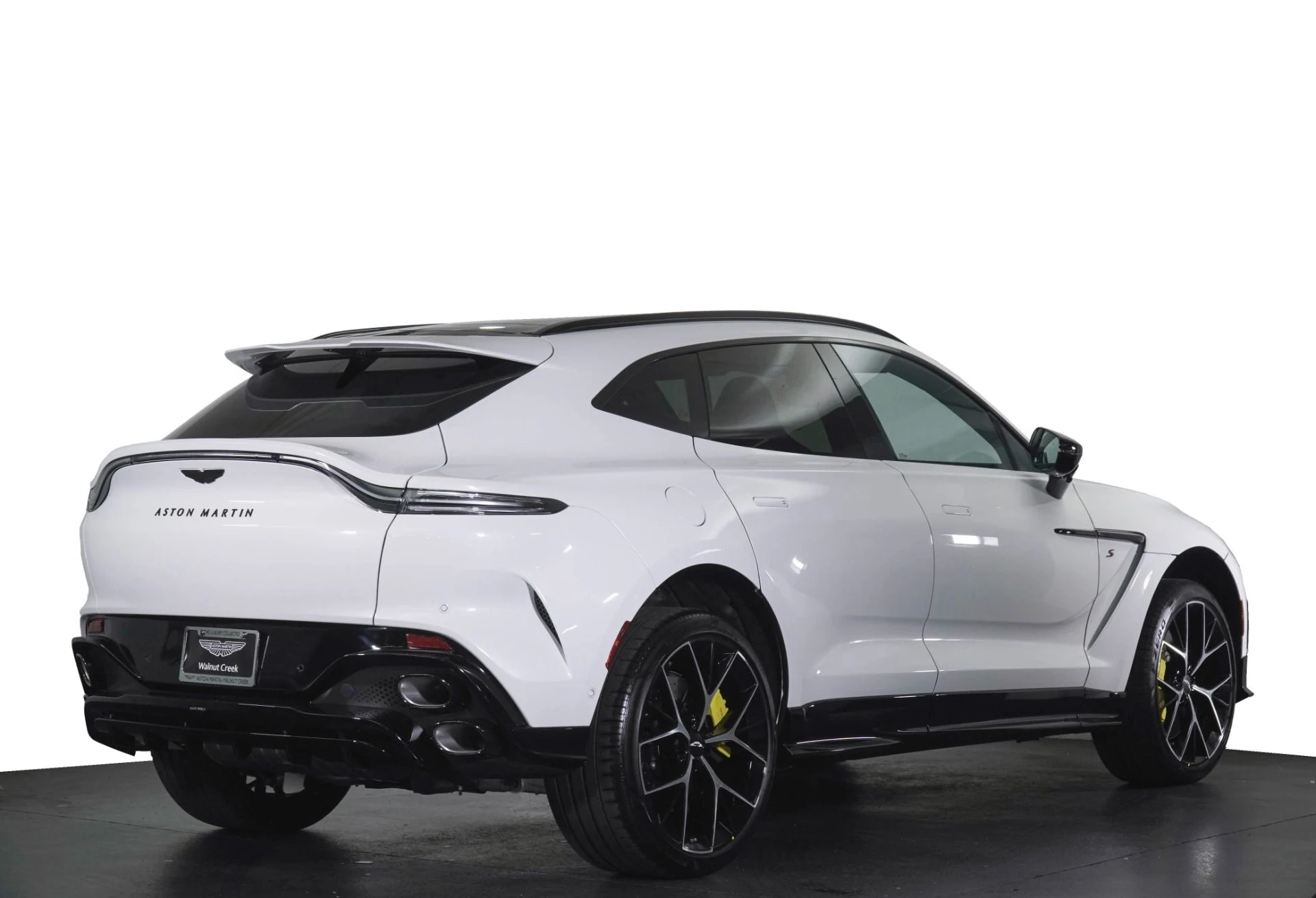 mph032_2014690931_New_2026_Aston_Martin_DBX_S_1781894781_1954cf6fe7