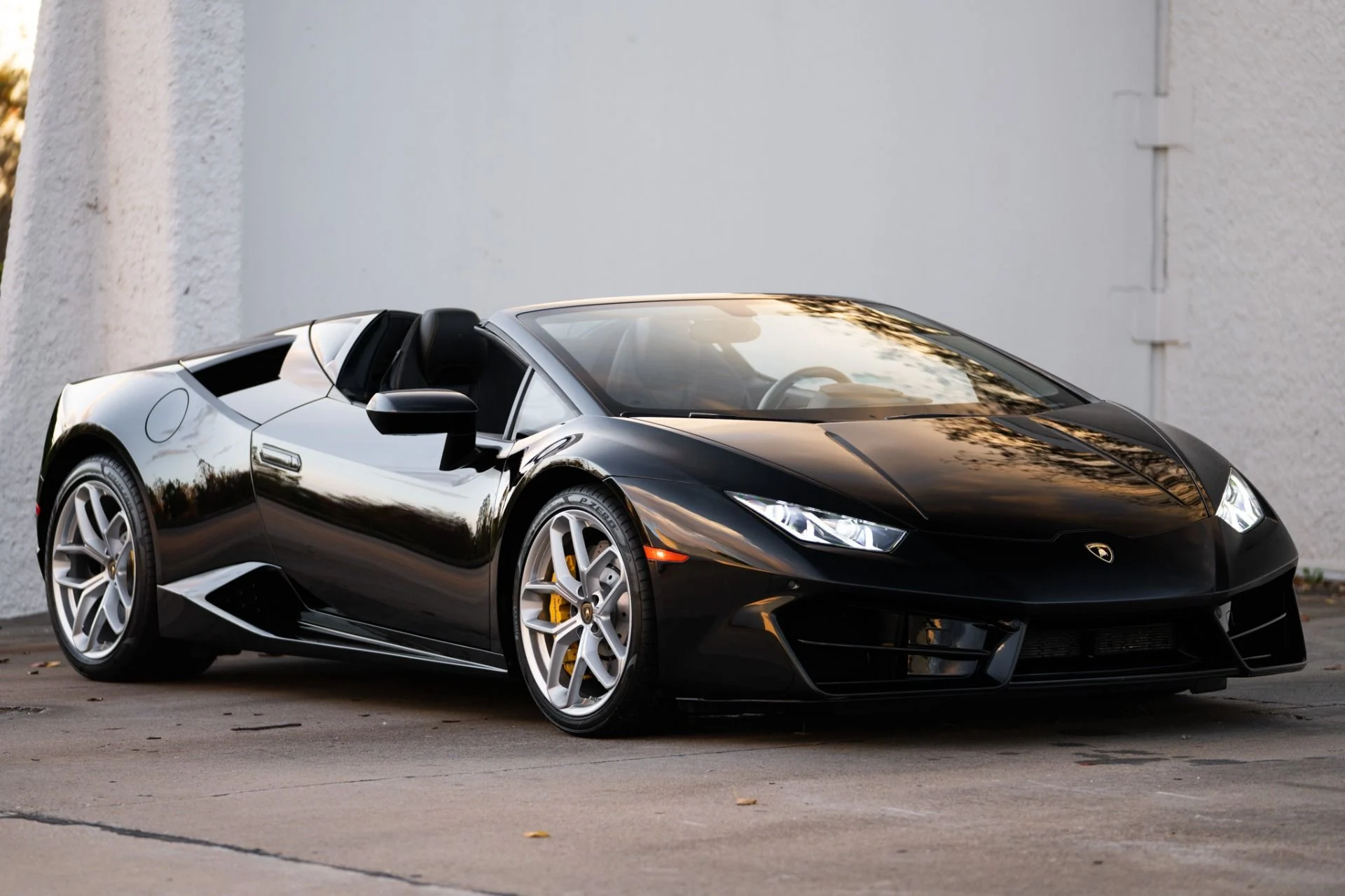 mph032_2015791357_Used_2017_Lamborghini_Huracan_LP_580_2_Spyder_1766447716_bf4ee8d7ae