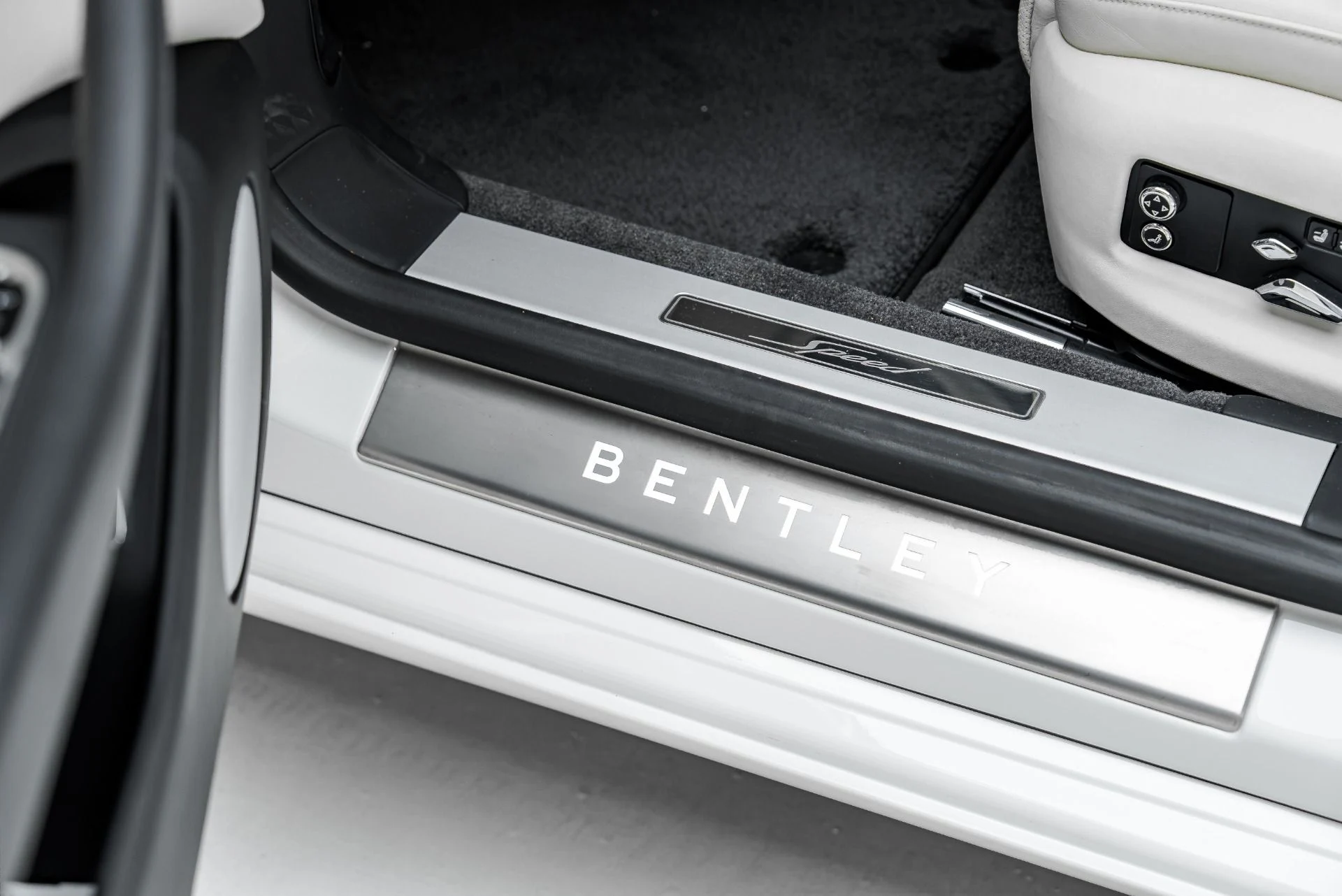 mph032_2020208336_Used_2024_Bentley_Flying_Spur_Speed_1793378282_fce87d5d15