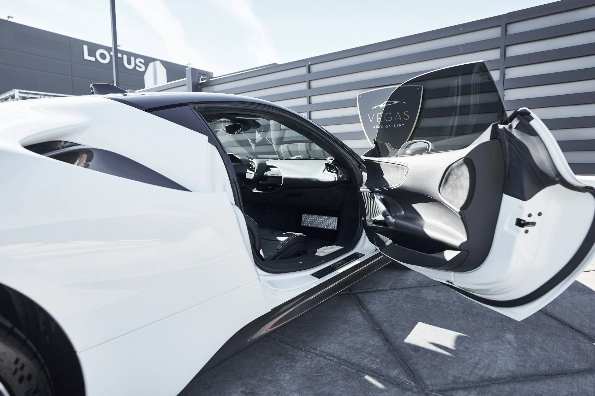 mph032_2022301145_Used_2023_Ferrari_SF_90_Stradale_1762821671_eabc1686c1