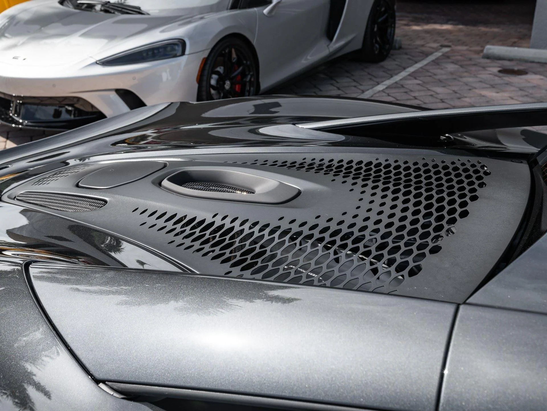 mph032_2025308440_Used_2025_Mc_Laren_Artura_Coupe_1773864519_3635aaf7e1