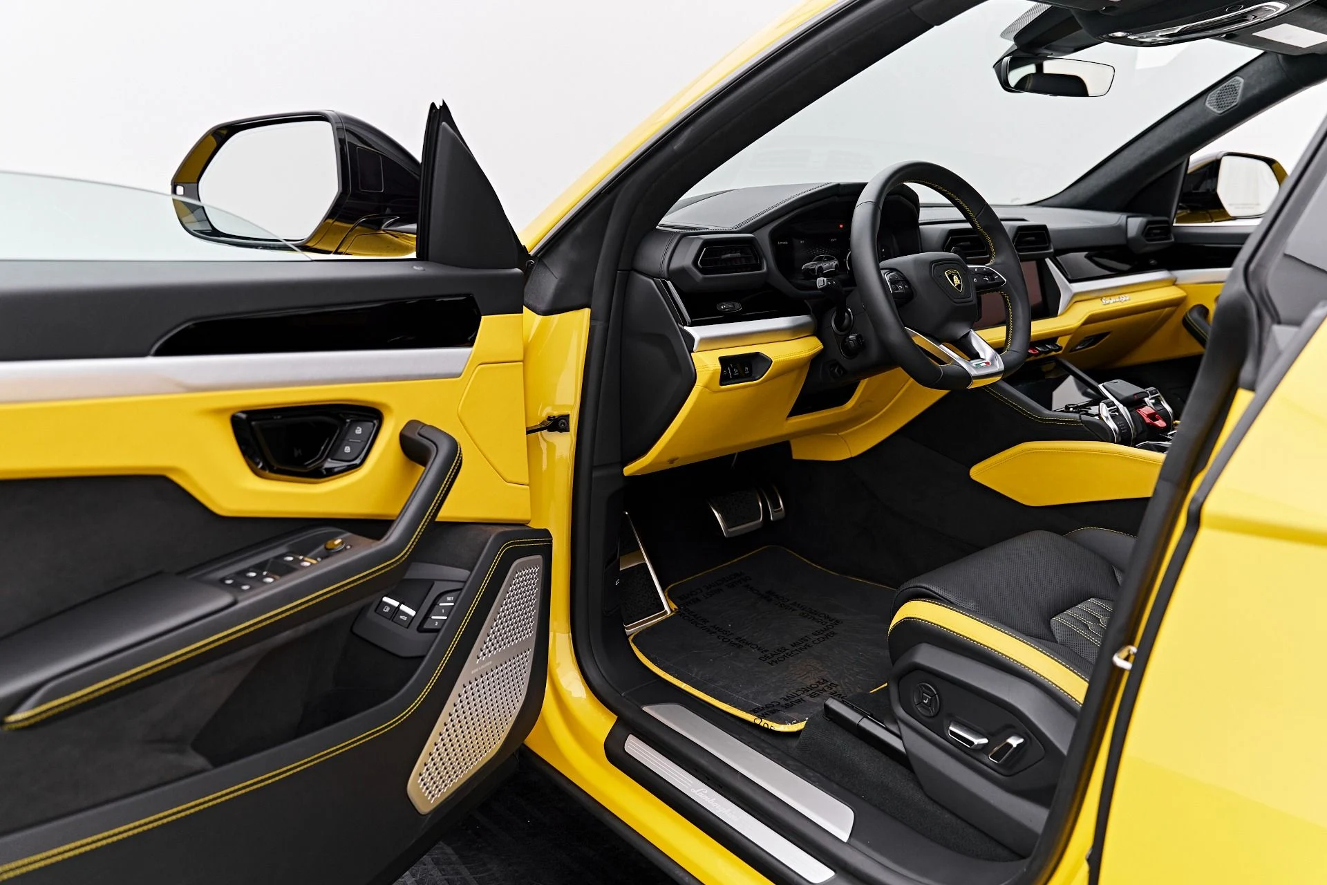 mph032_2025937983_Used_2025_Lamborghini_Urus_SE_1788049896_bc5018a2c0
