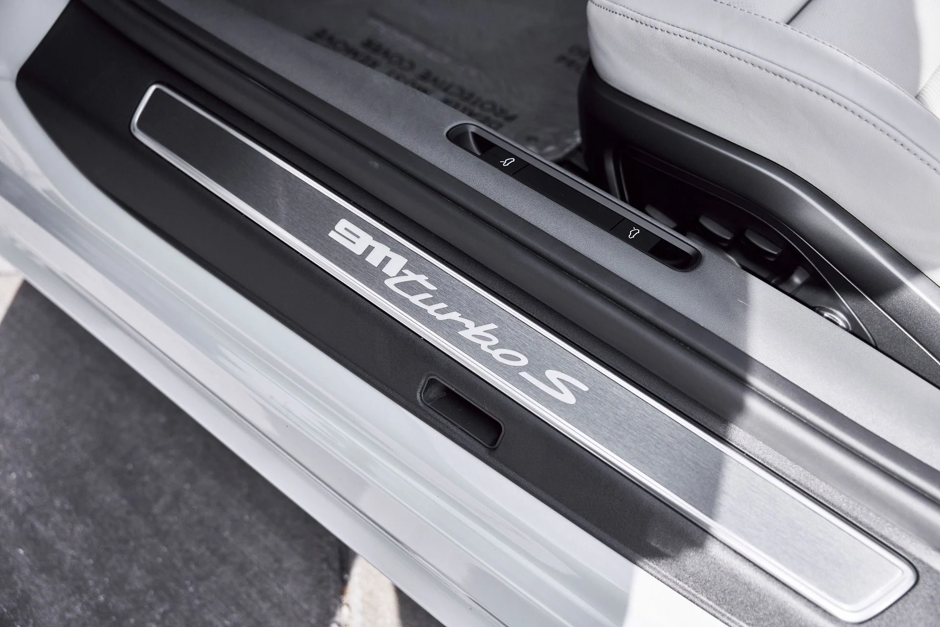 mph032_2047859537_Used_2025_Porsche_911_Turbo_S_1772157275_8575544143