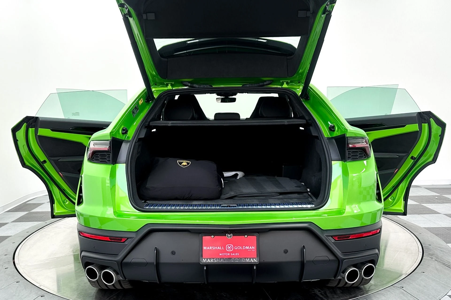 mph032_2049919996_Used_2025_Lamborghini_Urus_SE_Bicolor_Sportive_Interior_870_Miles_789_Horsepower_1772047761_b7c5c99ce7