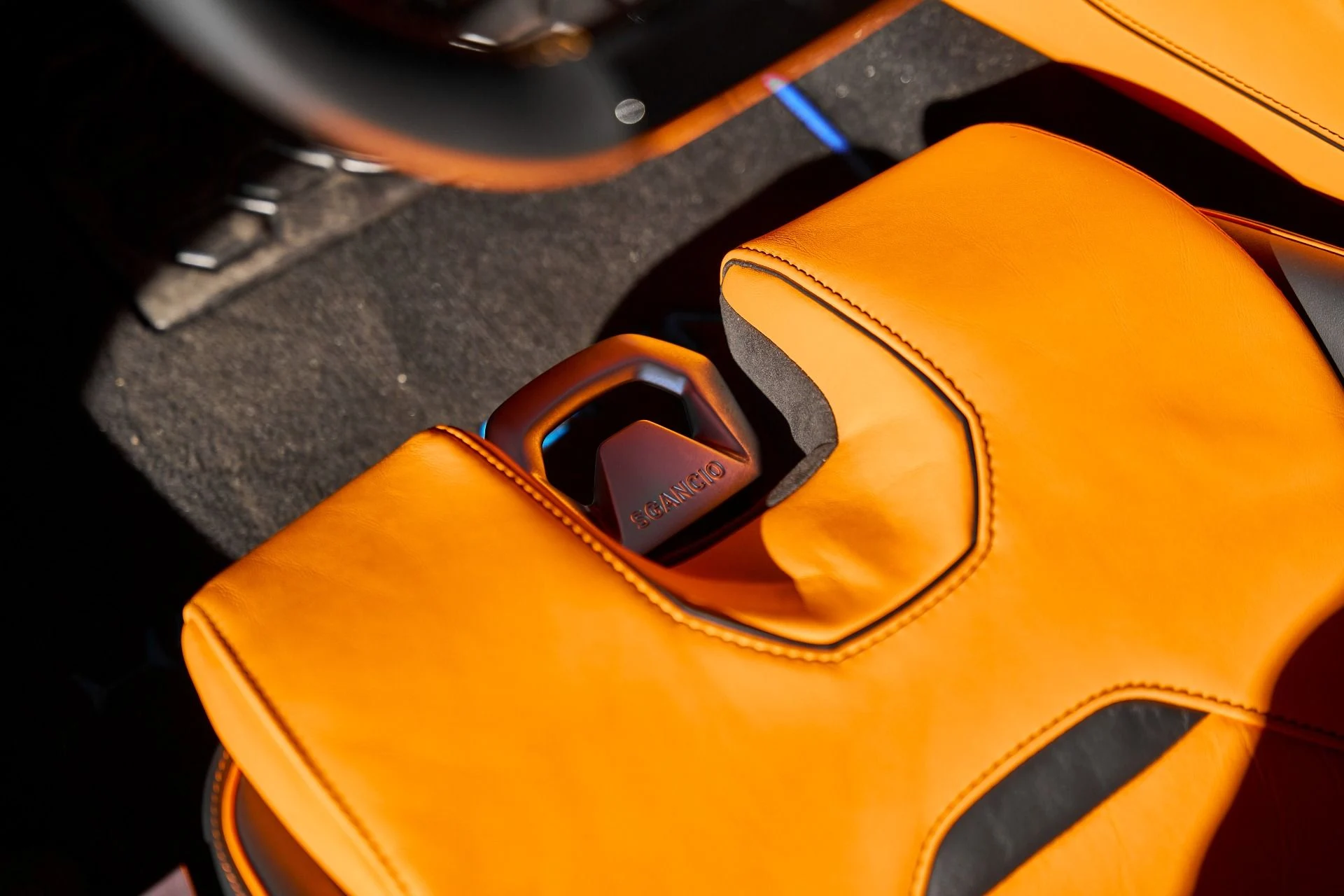 mph032_2052180022_Used_2020_Lamborghini_Huracan_EVO_Base_1766024323_59a52908b6