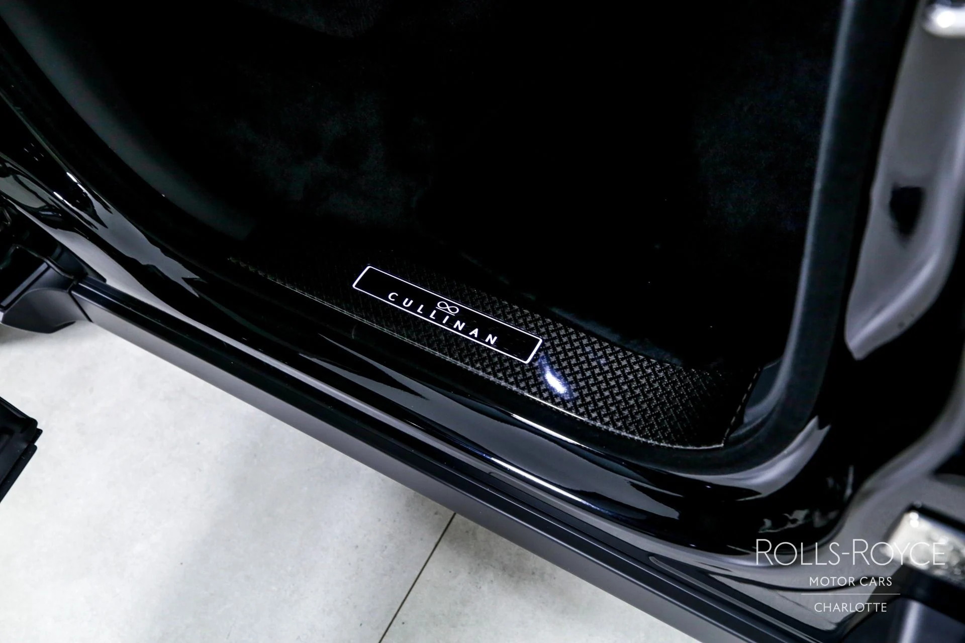 mph032_2055767081_Used_2024_Rolls_Royce_Black_Badge_Cullinan_1724941408_e9f9f88acb