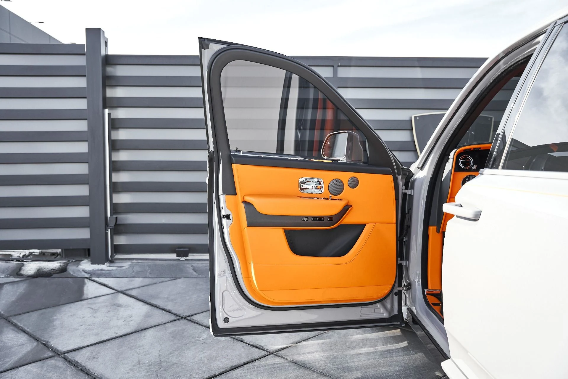 mph032_2062649708_Used_2025_Rolls_Royce_Cullinan_1766456636_cf56cec53c