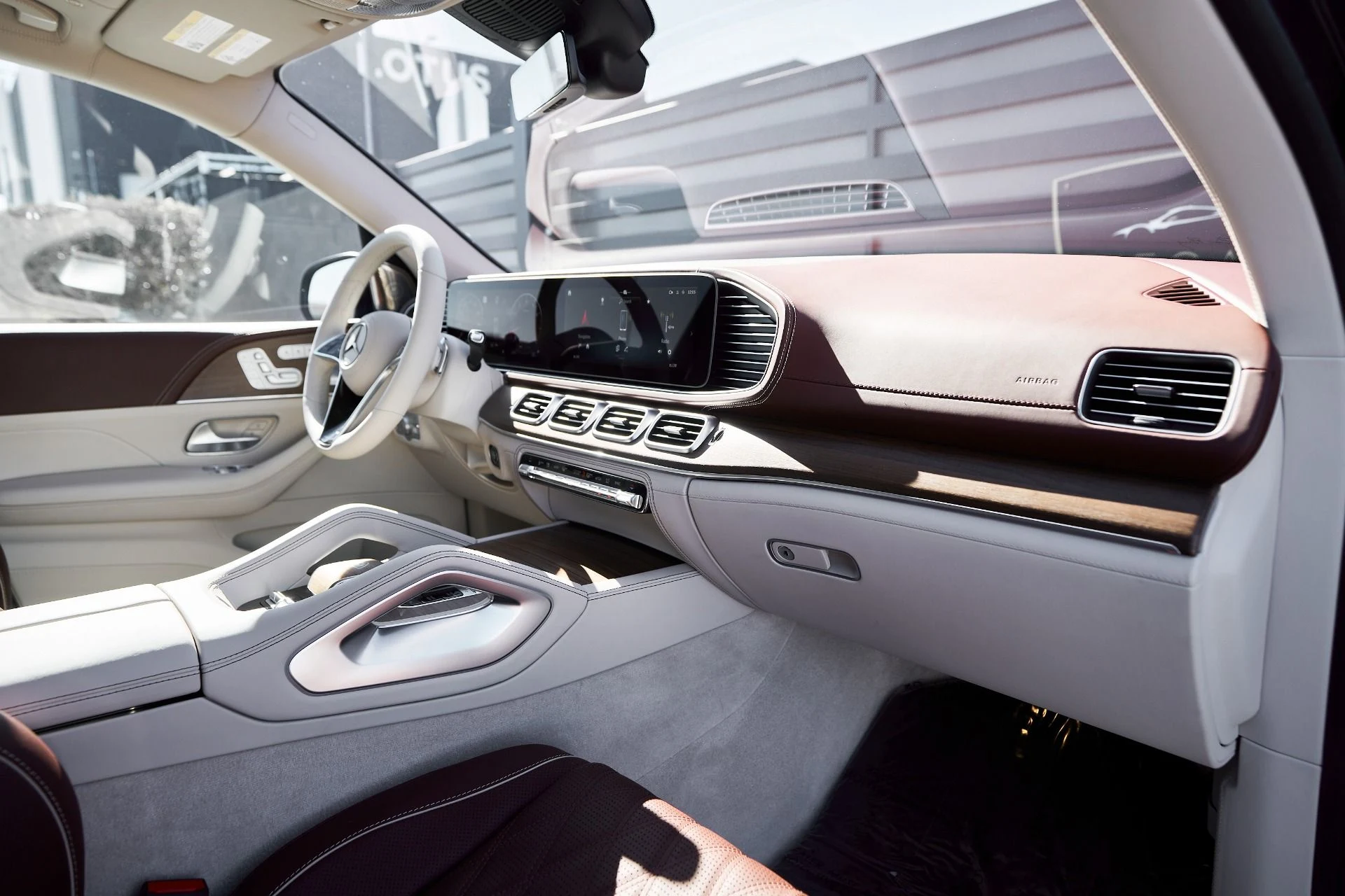 mph032_2066562110_Used_2024_Mercedes_Benz_GLS_Maybach_GLS_600_1762306360_9d8e23f1bd