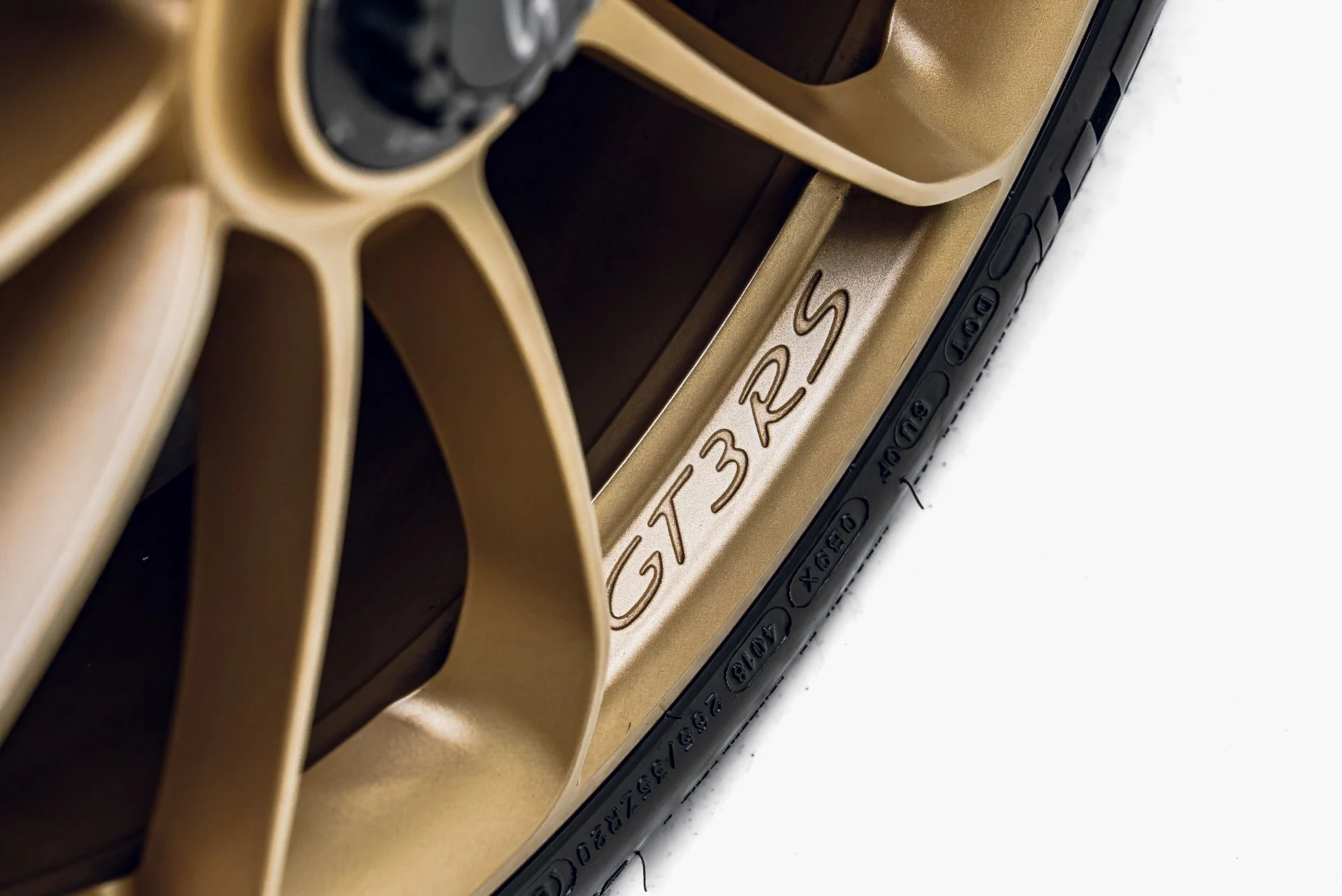 mph032_2070439023_Used_2019_Porsche_911_GT_3_RS_1783617070_8500be6c28